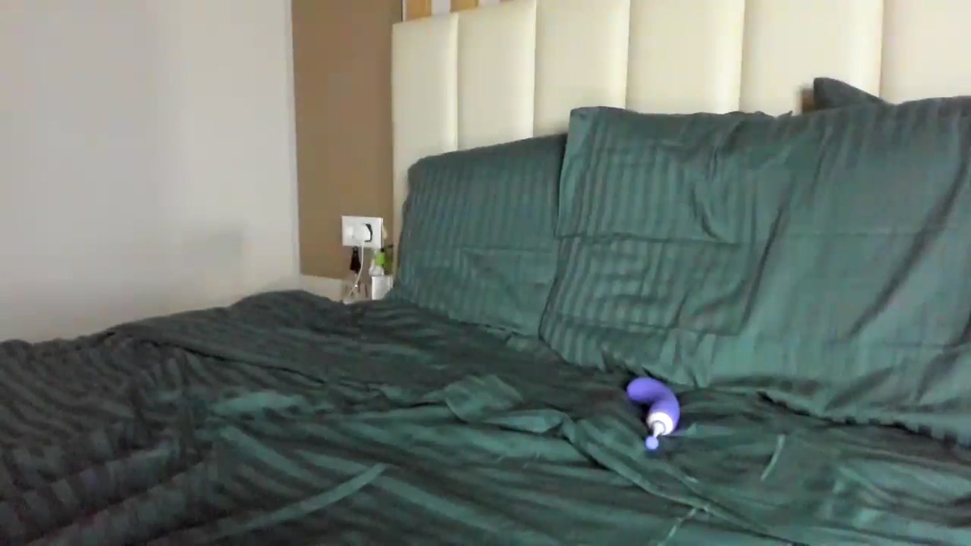 Gallery image thumbnail from regular_girl's myfreecams stream on, 10/26/2023, 19:25 image 16 of 20