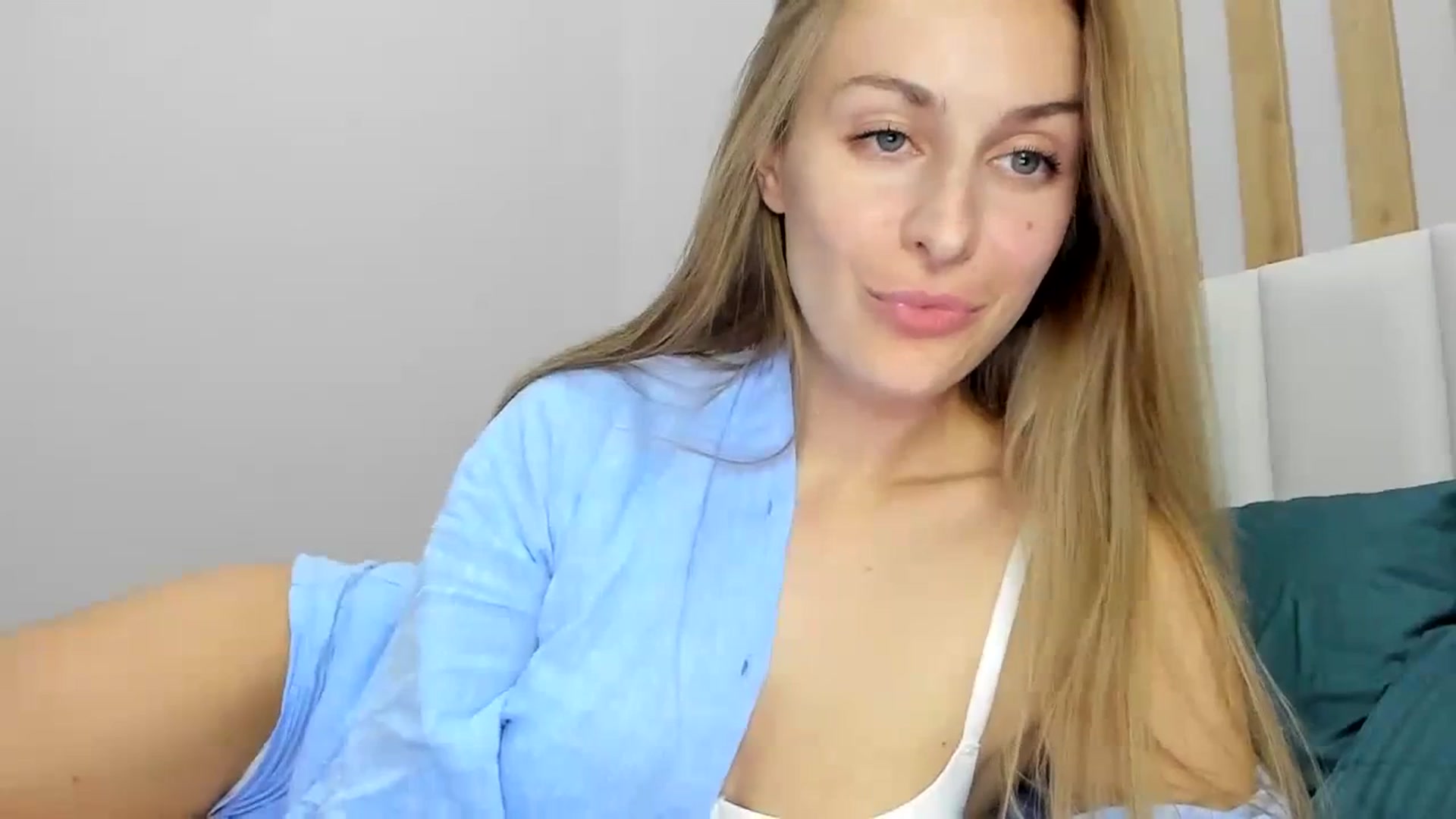 Gallery image thumbnail from regular_girl's myfreecams stream on, 10/28/2023, 18:11 image 7 of 20
