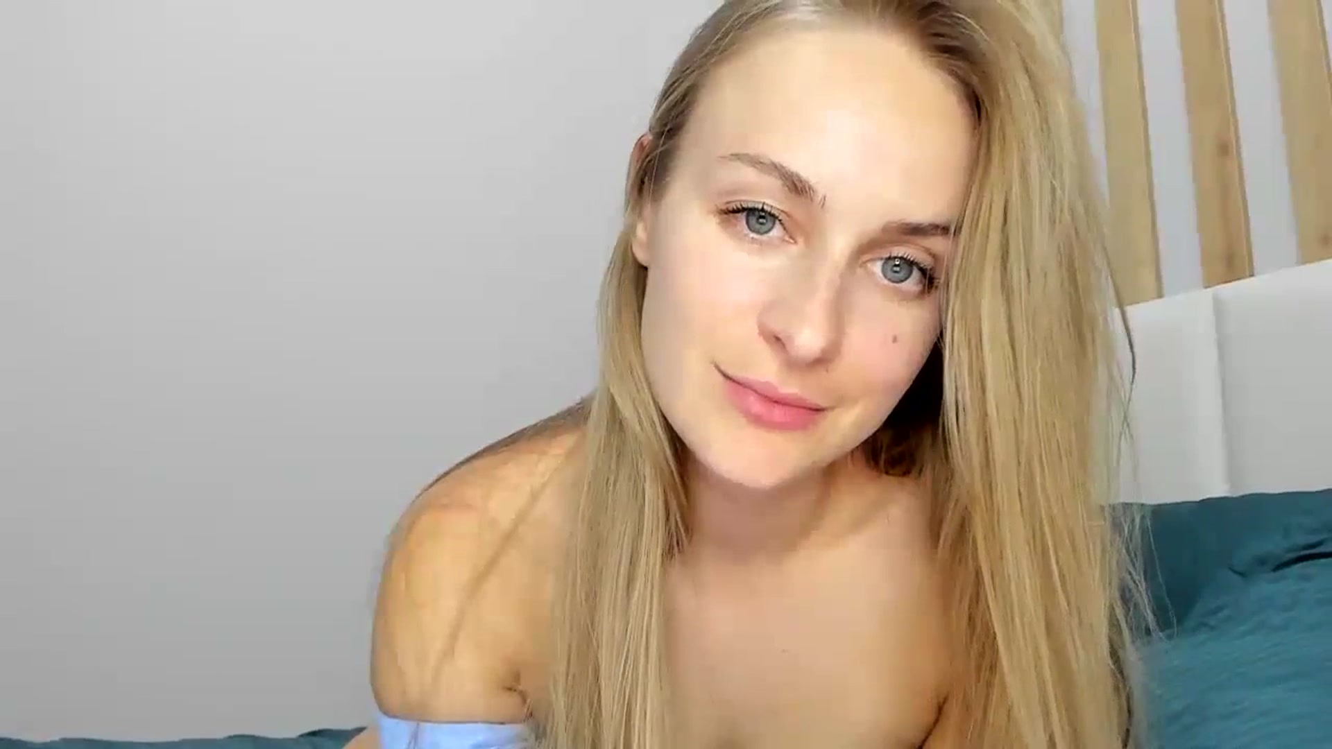Gallery image thumbnail from regular_girl's myfreecams stream on, 10/28/2023, 18:11 image 8 of 20