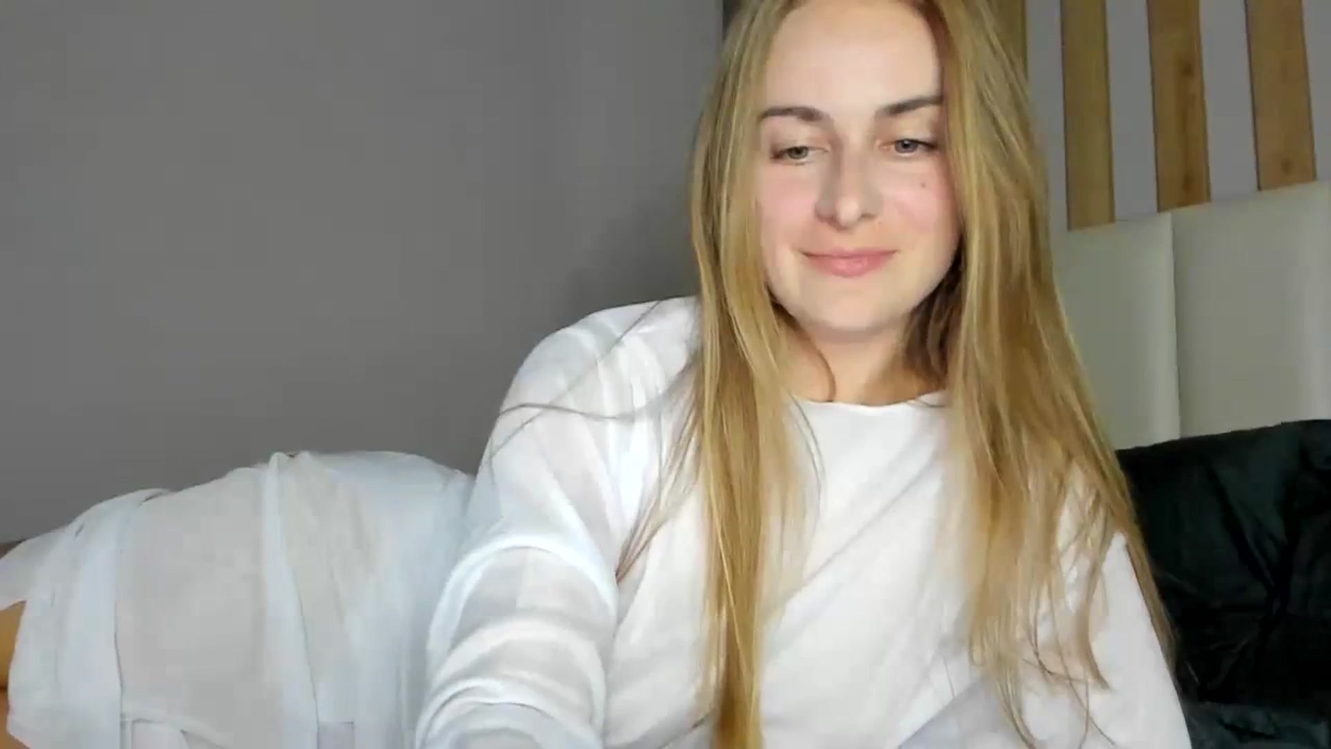 Gallery image thumbnail from regular_girl's myfreecams stream on, 10/31/2023, 18:44 image 6 of 20