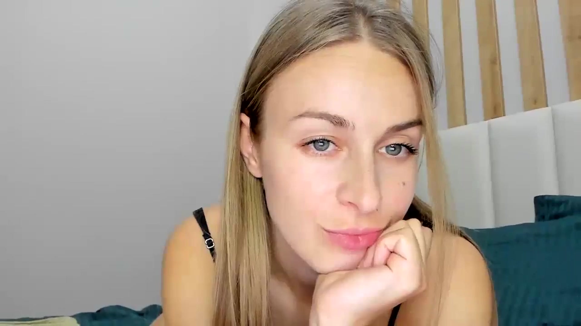 Gallery image thumbnail from regular_girl's myfreecams stream on, 11/04/2023, 18:43 image 8 of 20