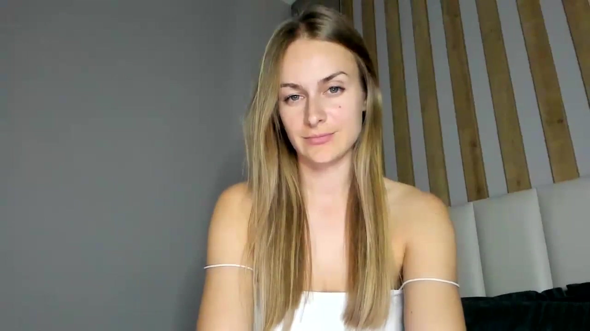 Gallery image thumbnail from regular_girl's myfreecams stream on, 11/05/2023, 19:20 image 11 of 20