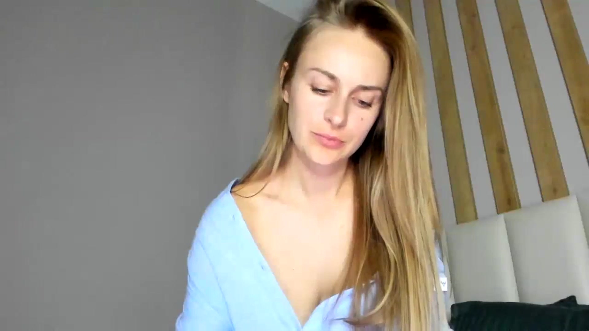 Gallery image thumbnail from regular_girl's myfreecams stream on, 11/08/2023, 19:32 image 8 of 20