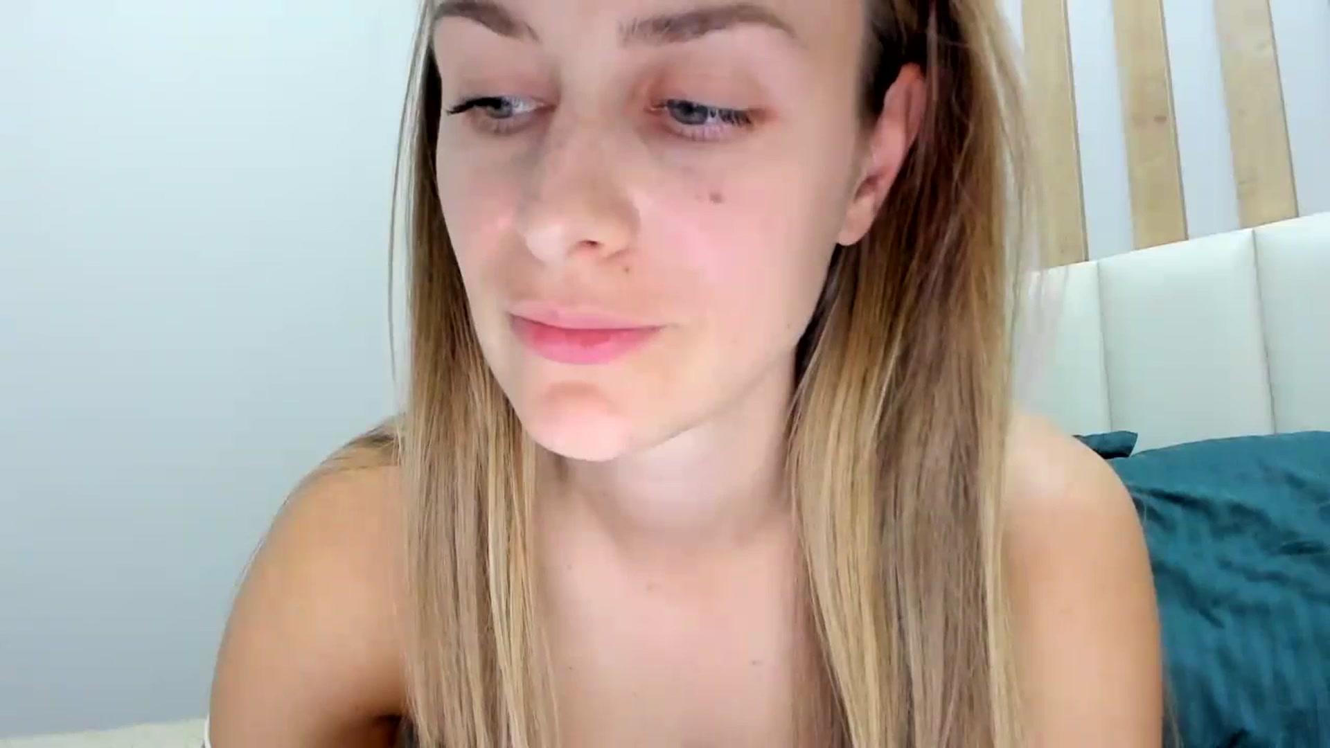 Gallery image thumbnail from regular_girl's myfreecams stream on, 11/15/2023, 19:37 image 8 of 20