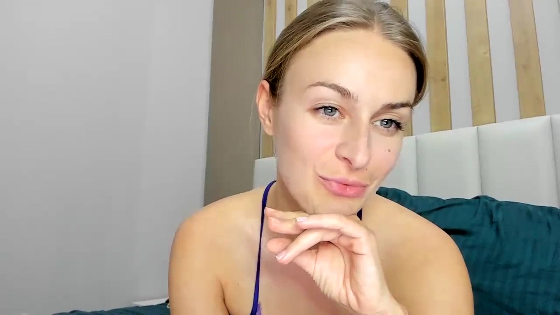 Gallery image thumbnail from regular_girl's myfreecams stream on, 11/18/2023, 17:50 image 17 of 20