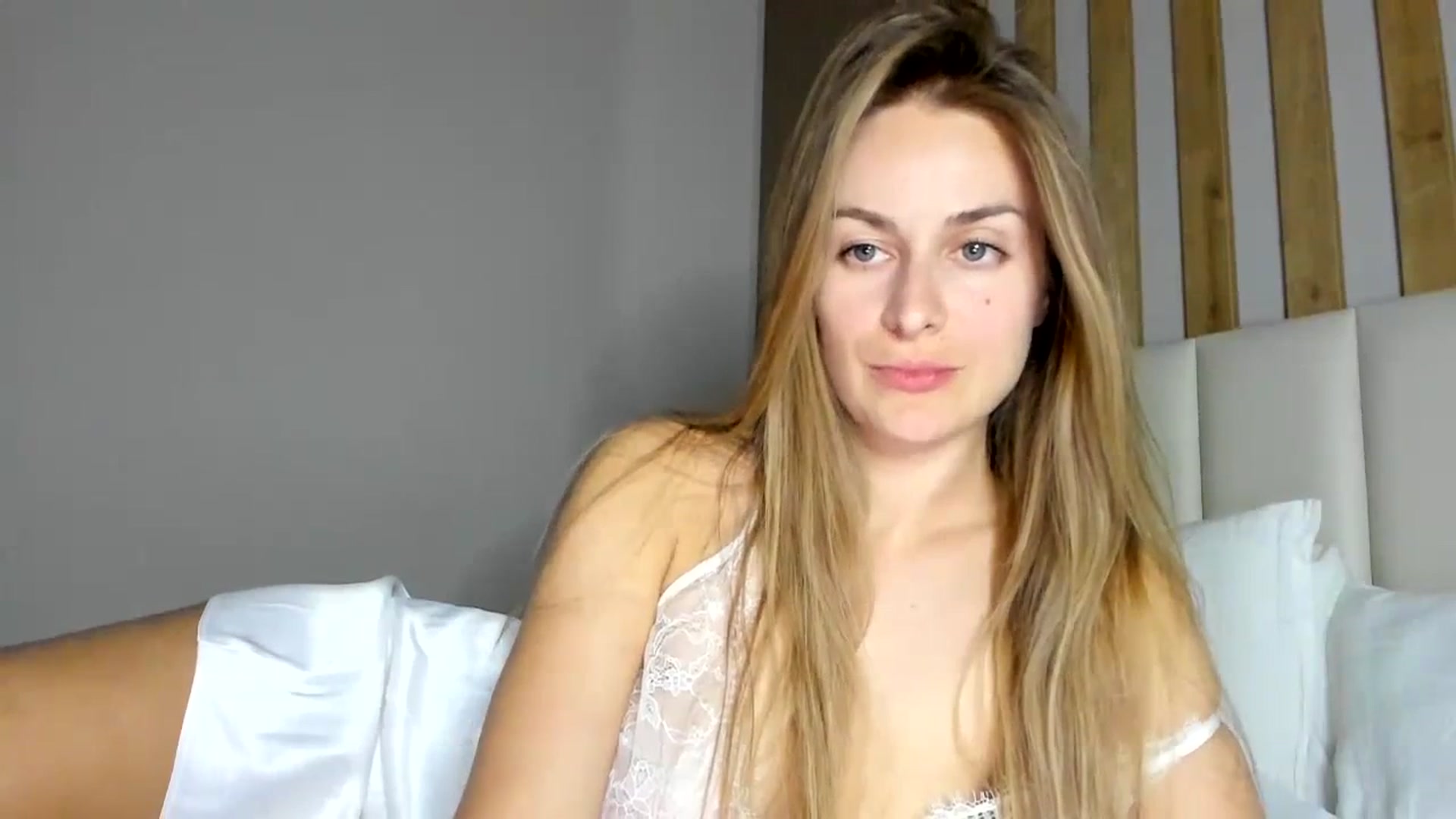 Gallery image thumbnail from regular_girl's myfreecams stream on, 12/04/2023, 19:17 image 2 of 20