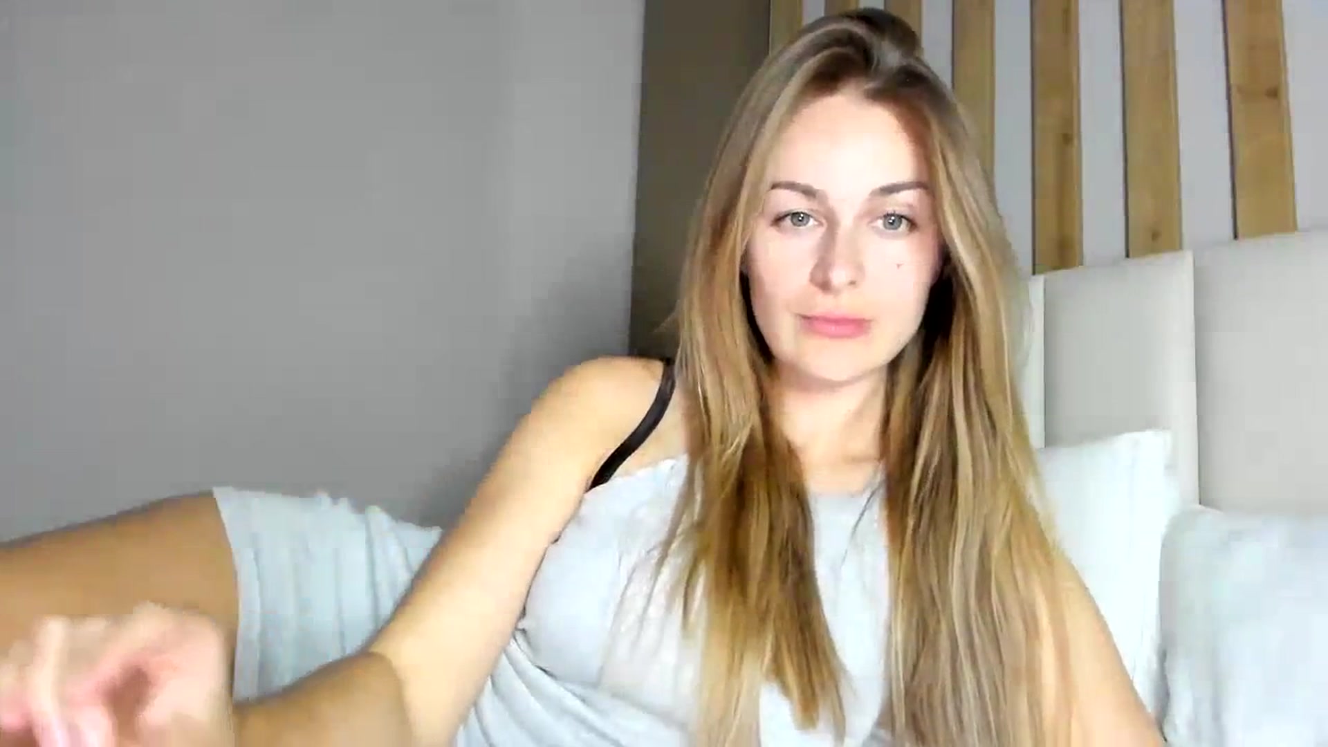 Gallery image thumbnail from regular_girl's myfreecams stream on, 12/04/2023, 19:17 image 6 of 20