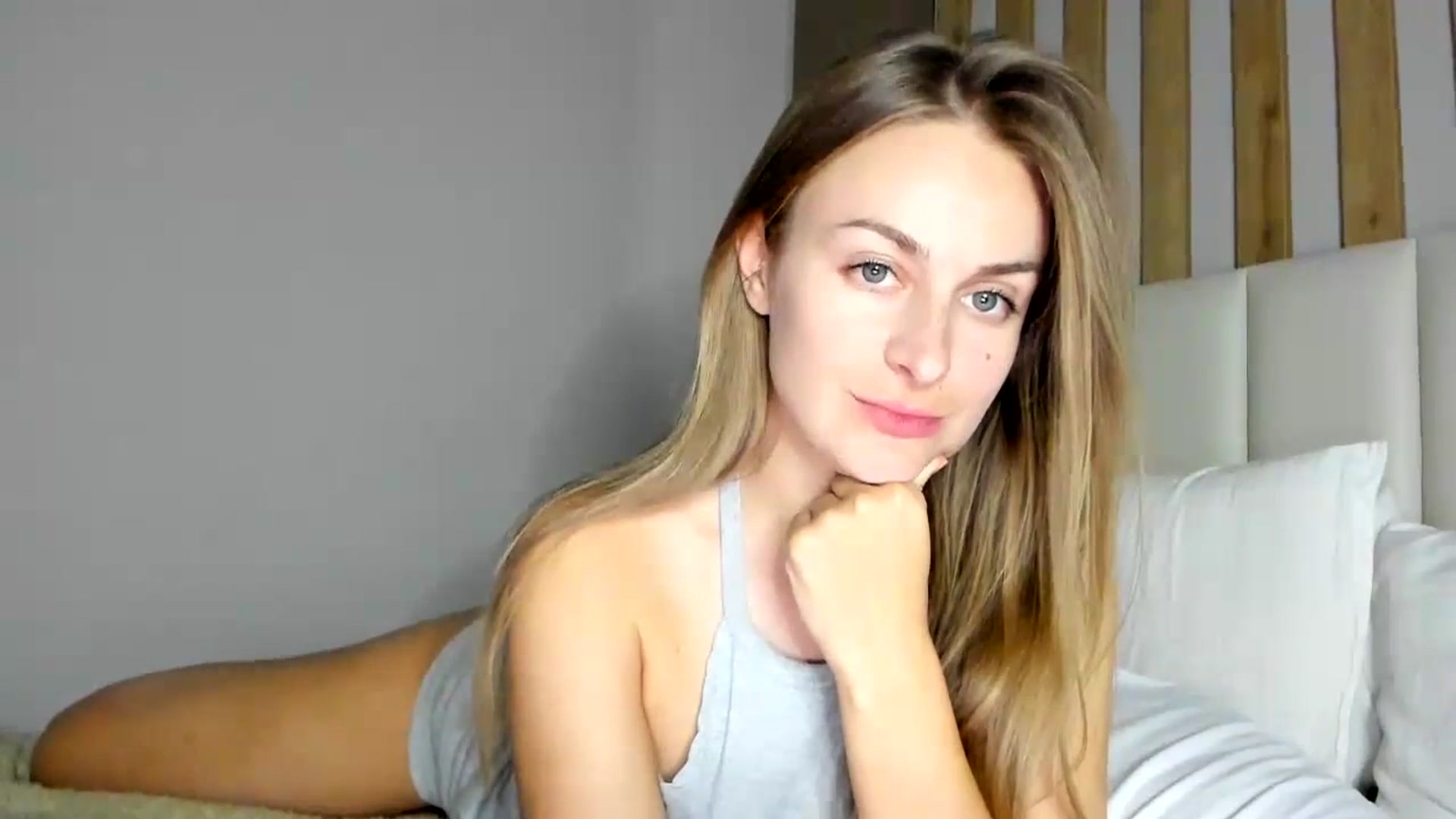 Gallery image thumbnail from regular_girl's myfreecams stream on, 12/04/2023, 19:17 image 14 of 20
