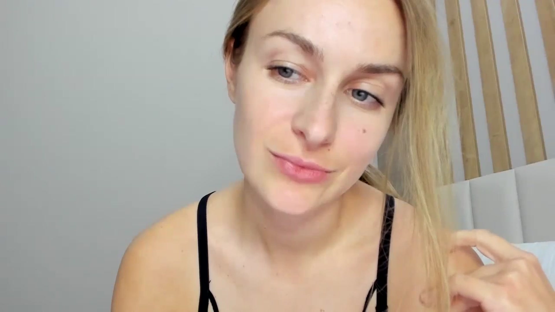 Gallery image thumbnail from regular_girl's myfreecams stream on, 12/05/2023, 19:48 image 18 of 20
