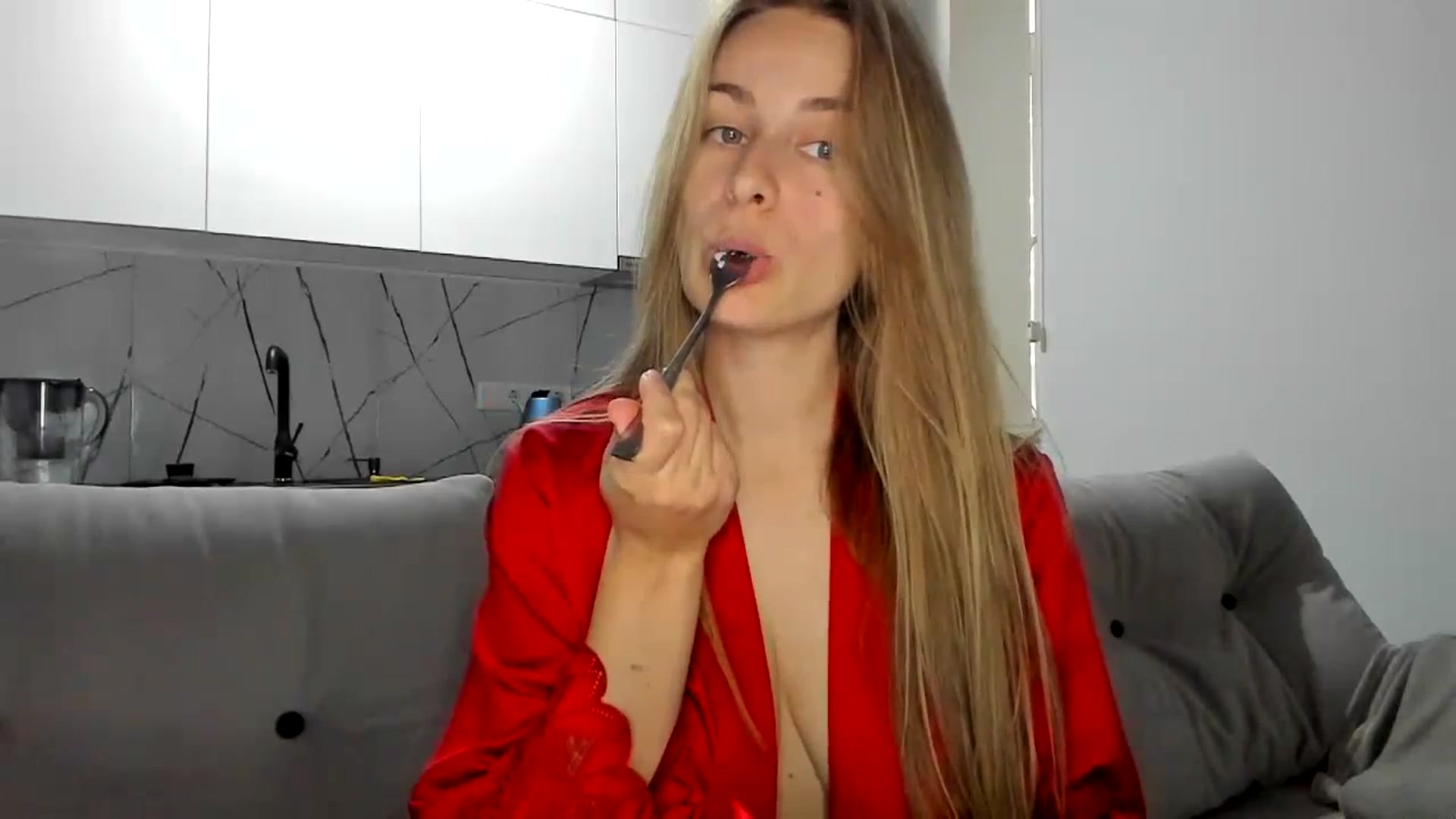 Gallery image thumbnail from regular_girl's myfreecams stream on, 12/06/2023, 12:52 image 10 of 20