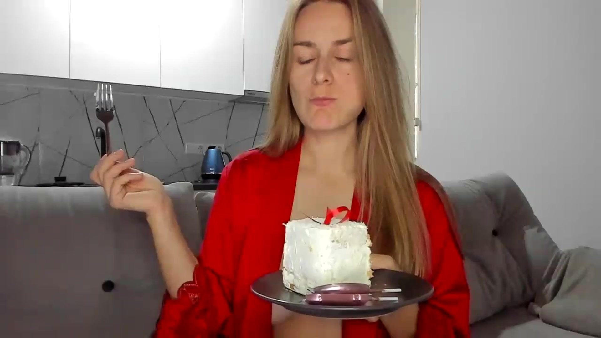 Gallery image thumbnail from regular_girl's myfreecams stream on, 12/06/2023, 12:52 image 7 of 20