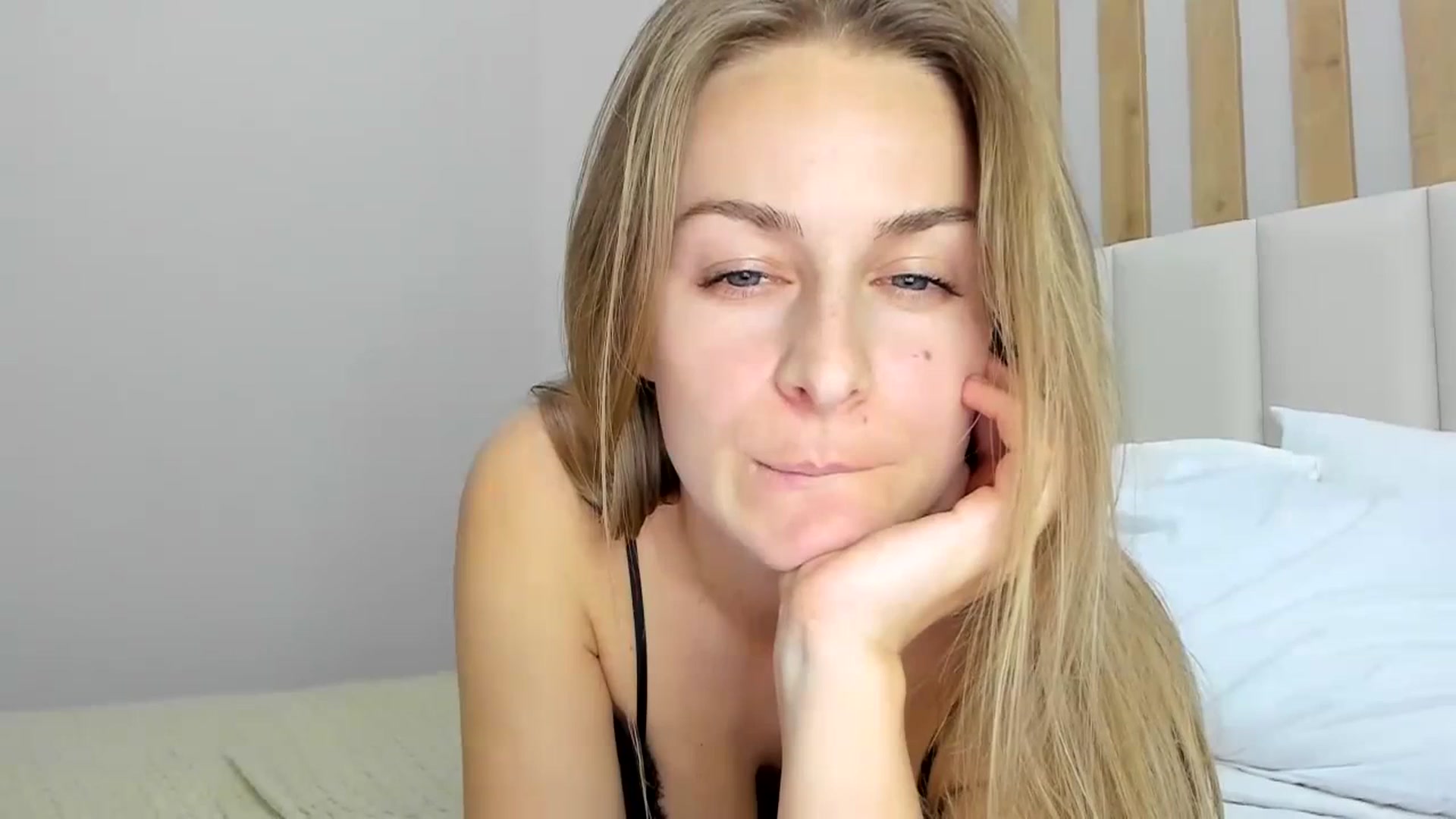 Gallery image thumbnail from regular_girl's myfreecams stream on, 12/07/2023, 18:20 image 17 of 20