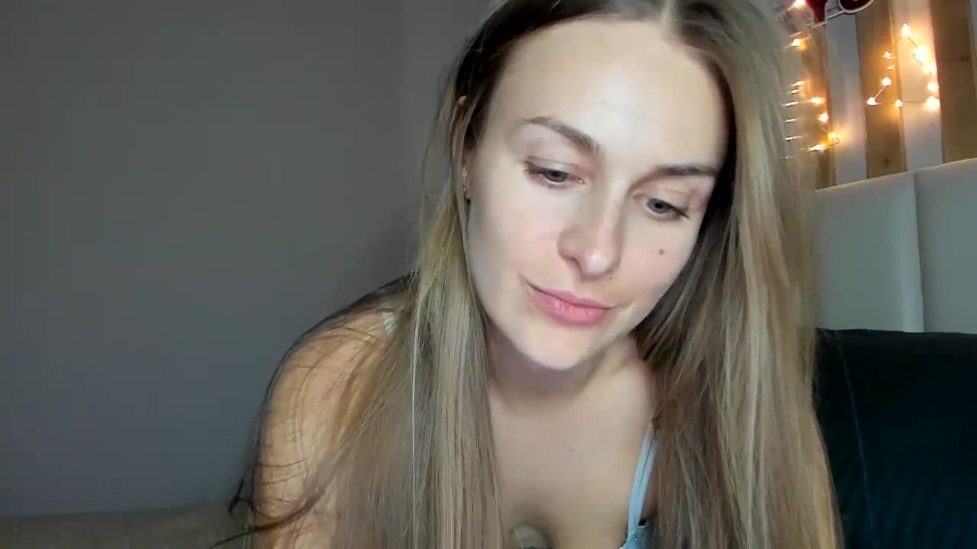 Gallery image thumbnail from regular_girl's myfreecams stream on, 12/15/2023, 18:53 image 8 of 20