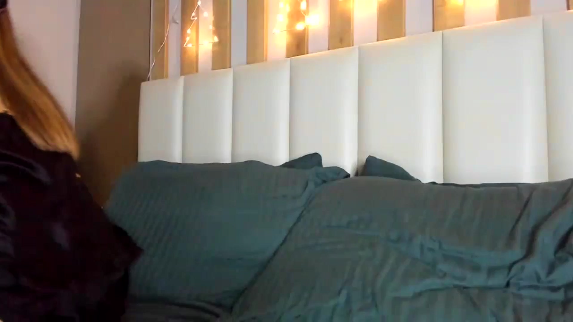 Gallery image thumbnail from regular_girl's myfreecams stream on, 12/20/2023, 19:25 image 16 of 20