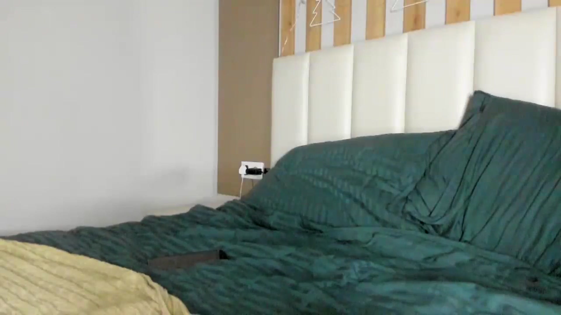 Gallery image thumbnail from regular_girl's myfreecams stream on, 01/02/2024, 19:40 image 15 of 20