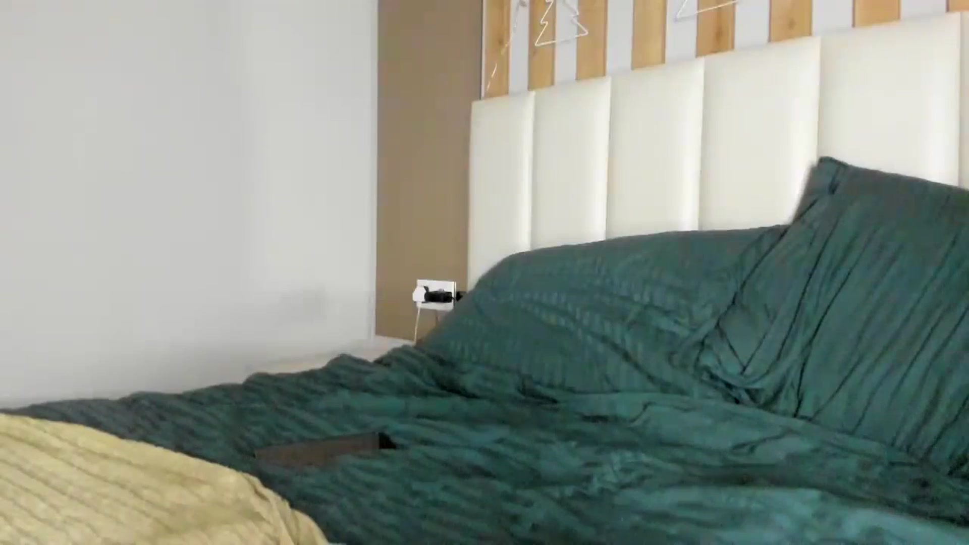Gallery image thumbnail from regular_girl's myfreecams stream on, 01/02/2024, 19:40 image 16 of 20