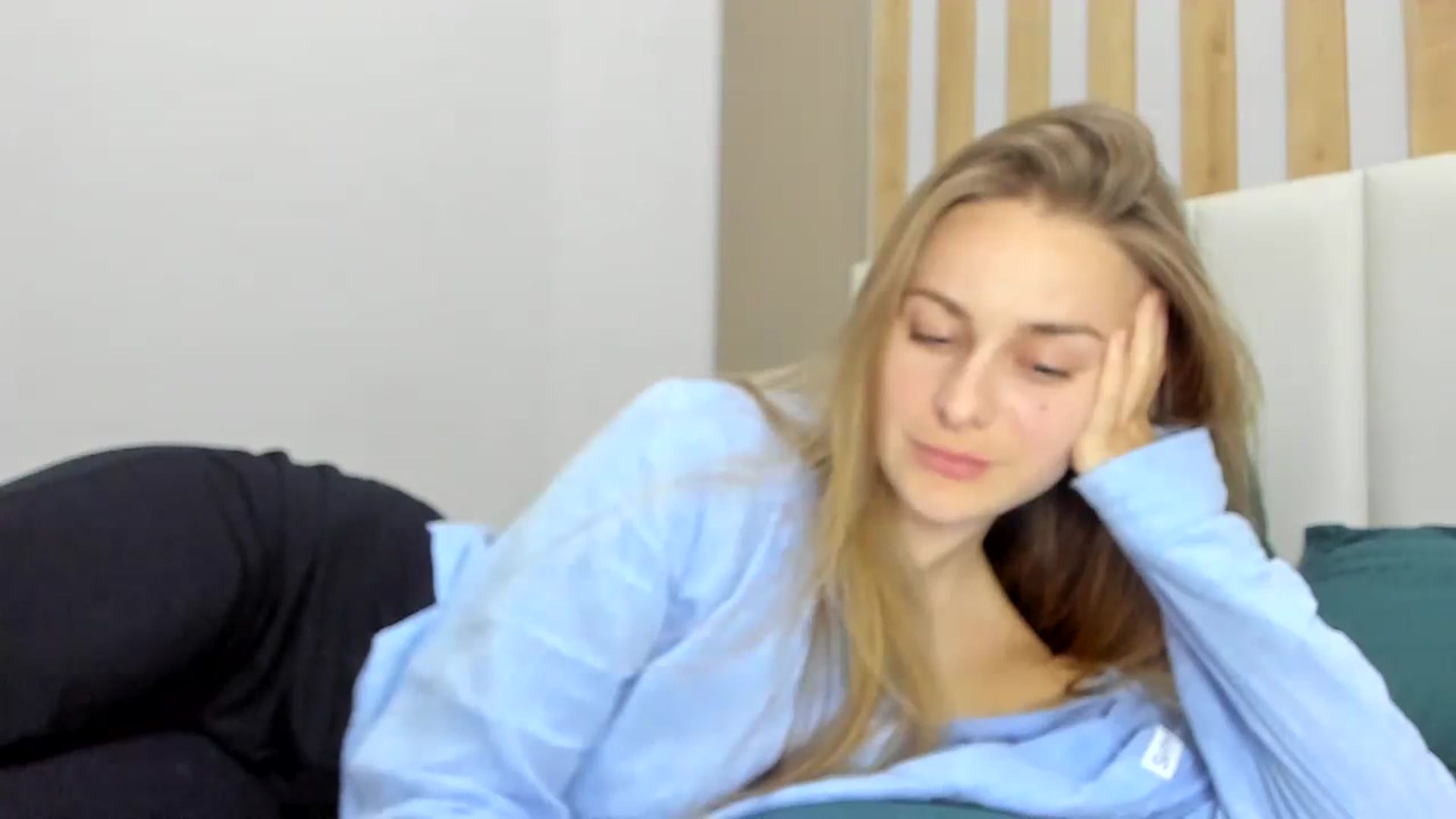 Gallery image thumbnail from regular_girl's myfreecams stream on, 01/12/2024, 18:24 image 7 of 20