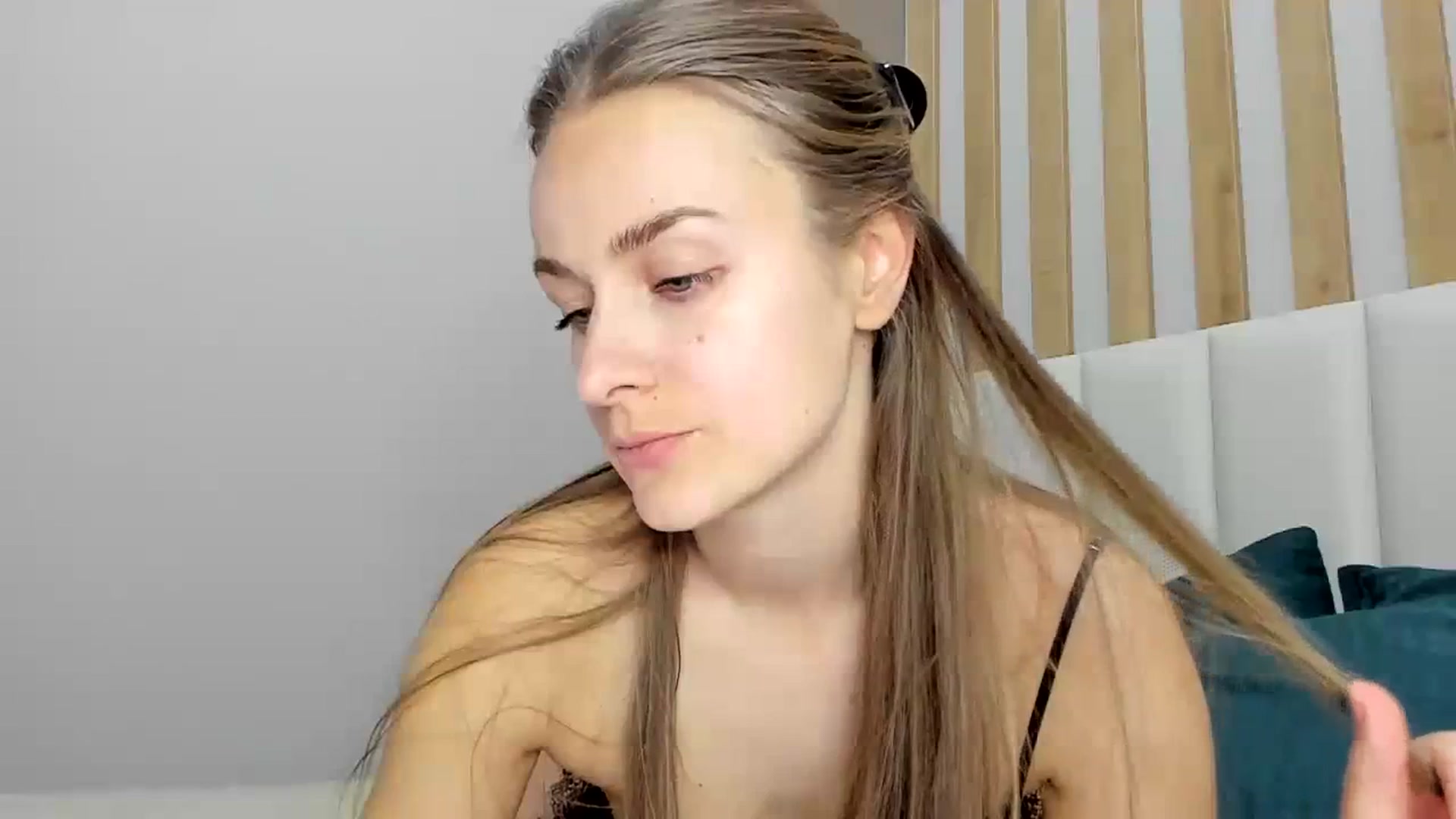 Gallery image thumbnail from regular_girl's myfreecams stream on, 01/15/2024, 17:14 image 8 of 20