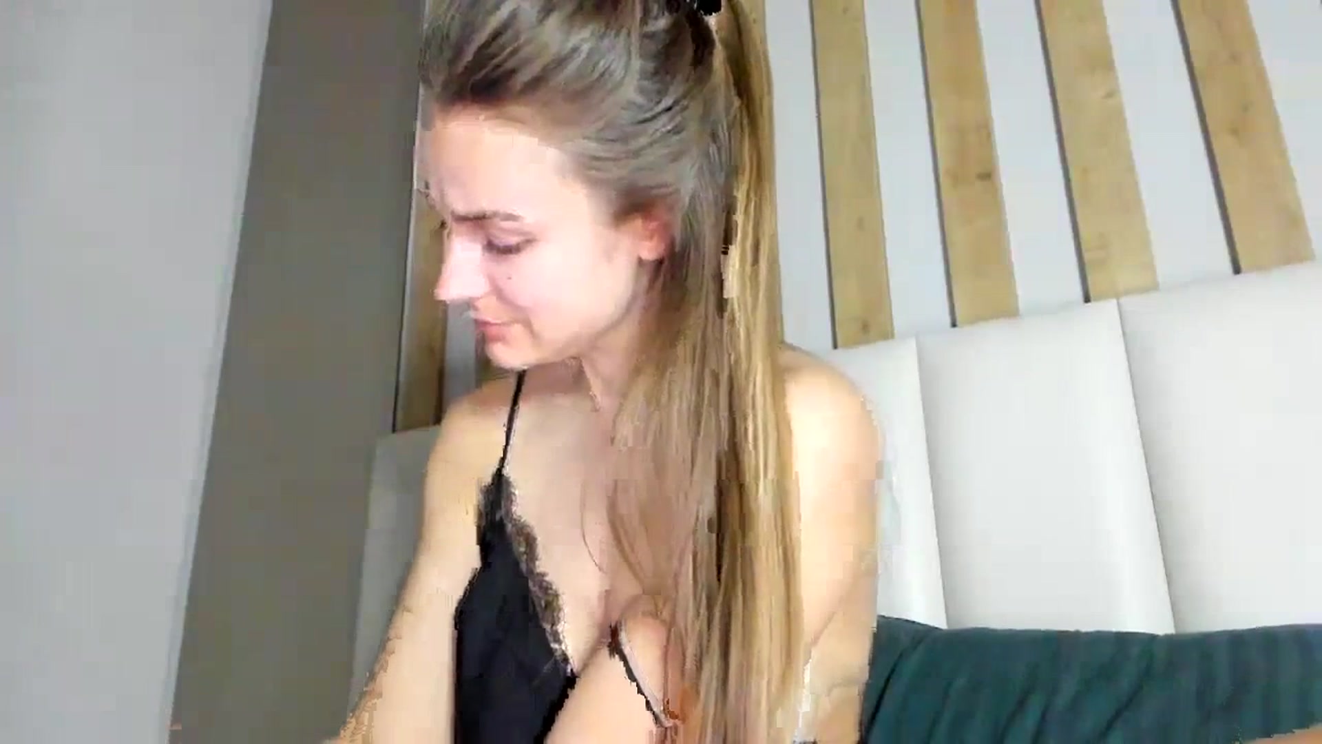 Gallery image thumbnail from regular_girl's myfreecams stream on, 01/15/2024, 18:14 image 17 of 20