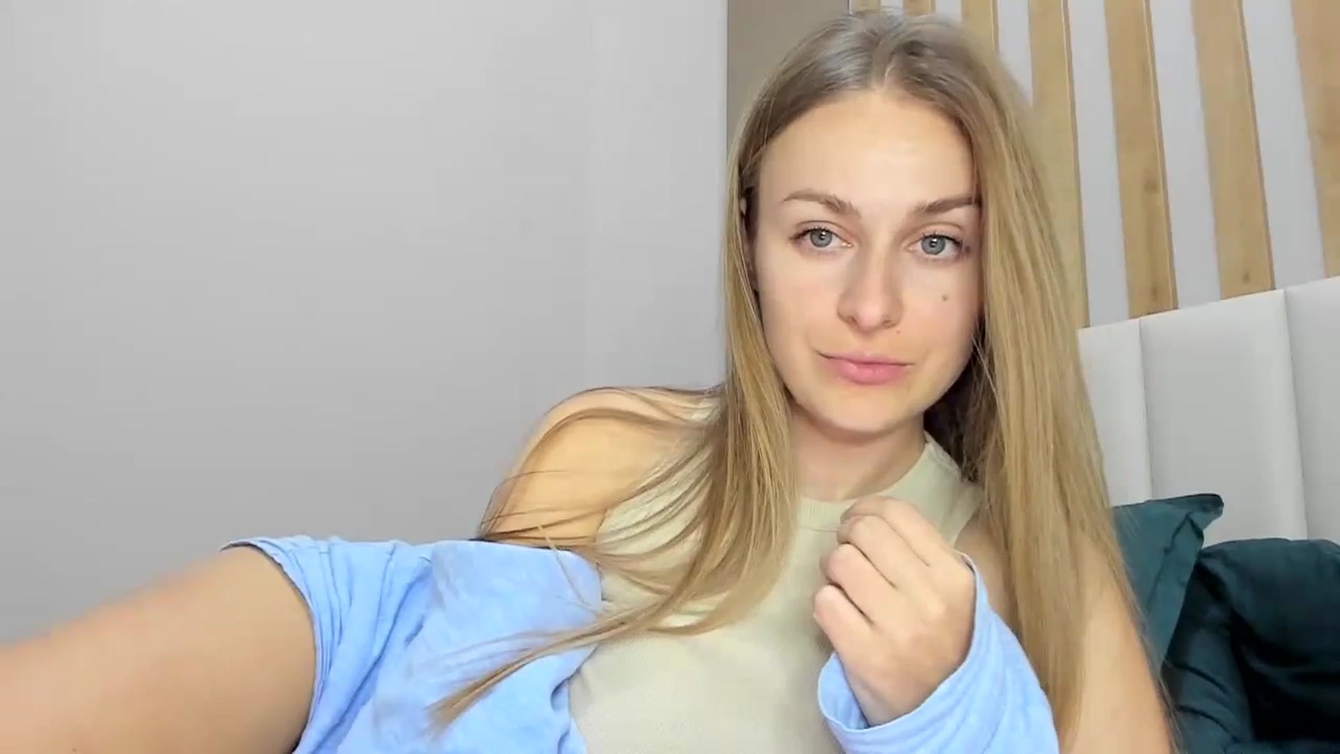 Gallery image thumbnail from regular_girl's myfreecams stream on, 01/27/2024, 18:11 image 1 of 20