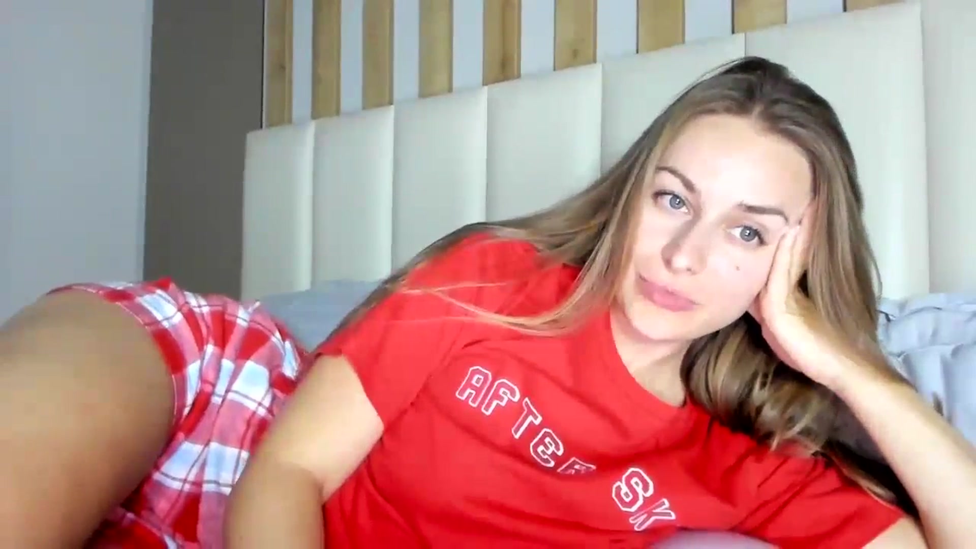 Gallery image thumbnail from regular_girl's myfreecams stream on, 02/14/2024, 20:54 image 6 of 20