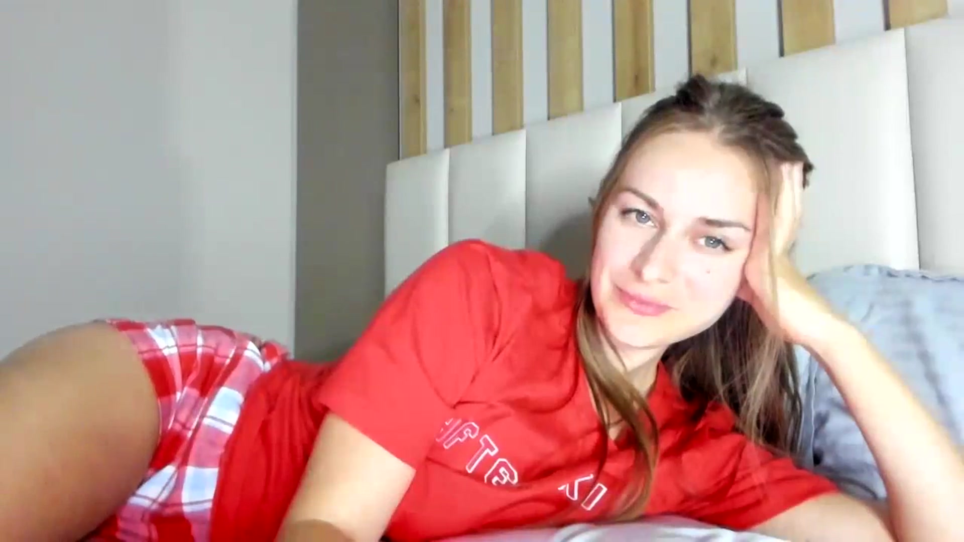 Gallery image thumbnail from regular_girl's myfreecams stream on, 02/14/2024, 20:54 image 14 of 20
