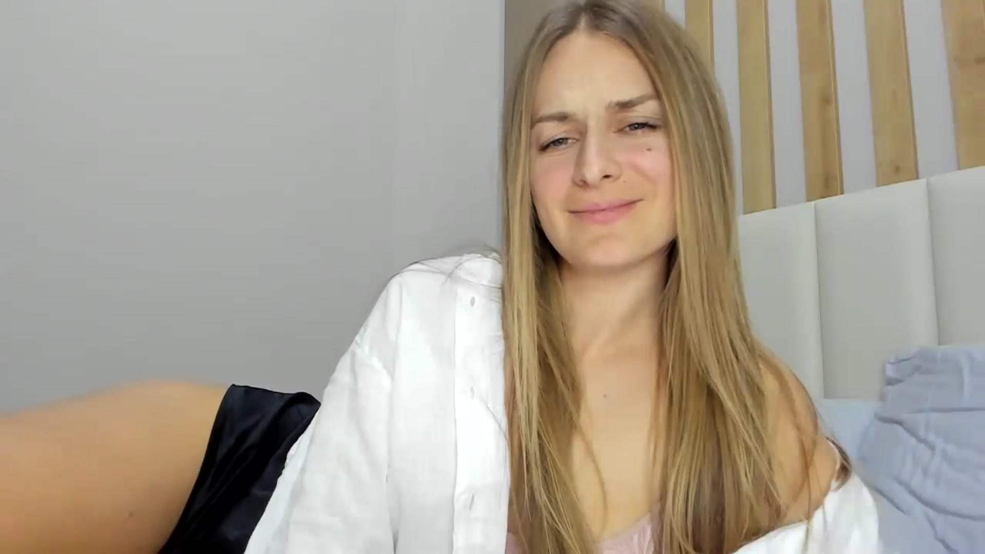 Gallery image thumbnail from regular_girl's myfreecams stream on, 03/09/2024, 18:22 image 13 of 20