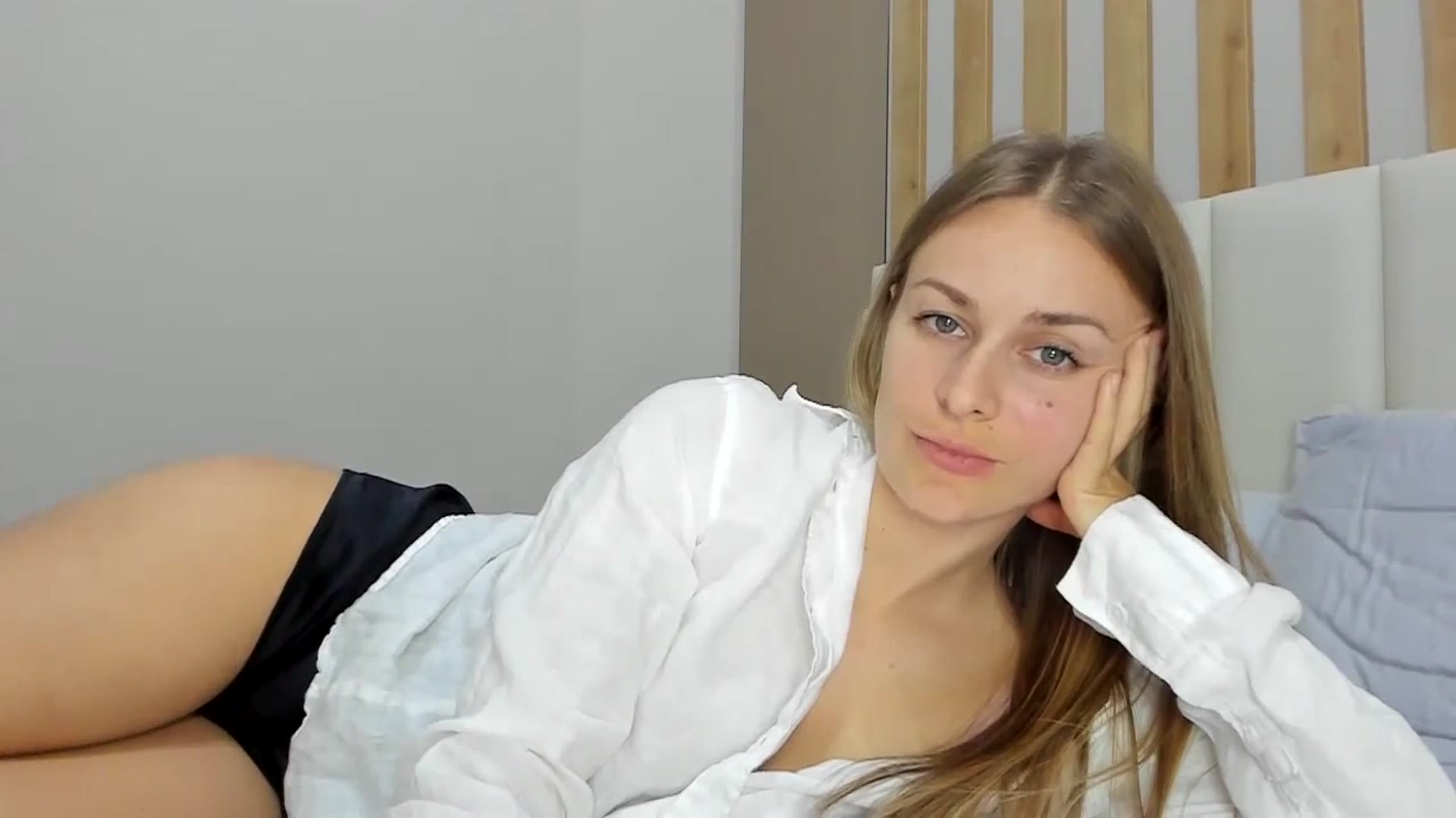 Gallery image thumbnail from regular_girl's myfreecams stream on, 03/09/2024, 18:22 image 5 of 20