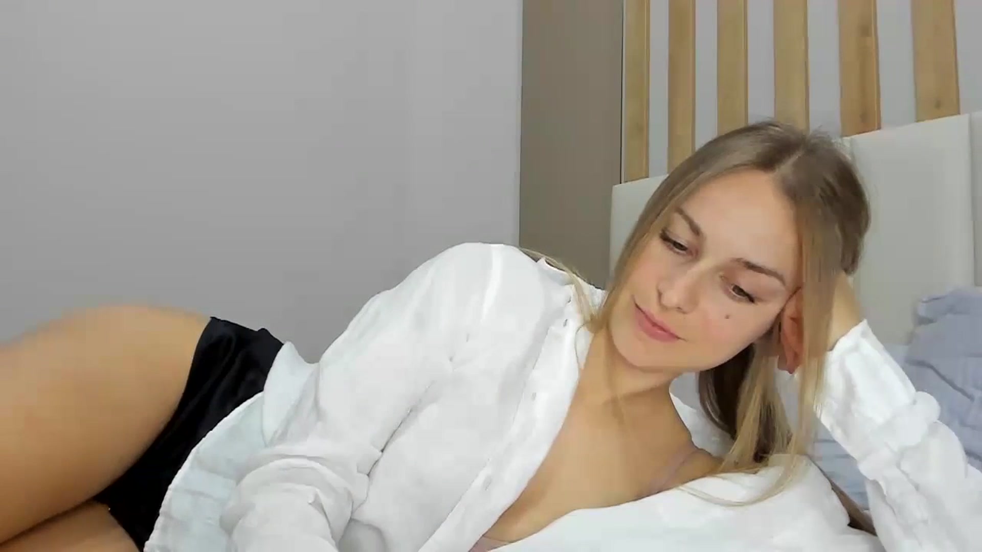 Gallery image thumbnail from regular_girl's myfreecams stream on, 03/09/2024, 19:07 image 9 of 20