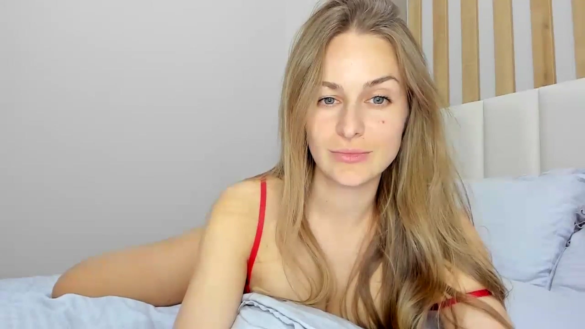 Gallery image thumbnail from regular_girl's myfreecams stream on, 03/15/2024, 19:04 image 15 of 20