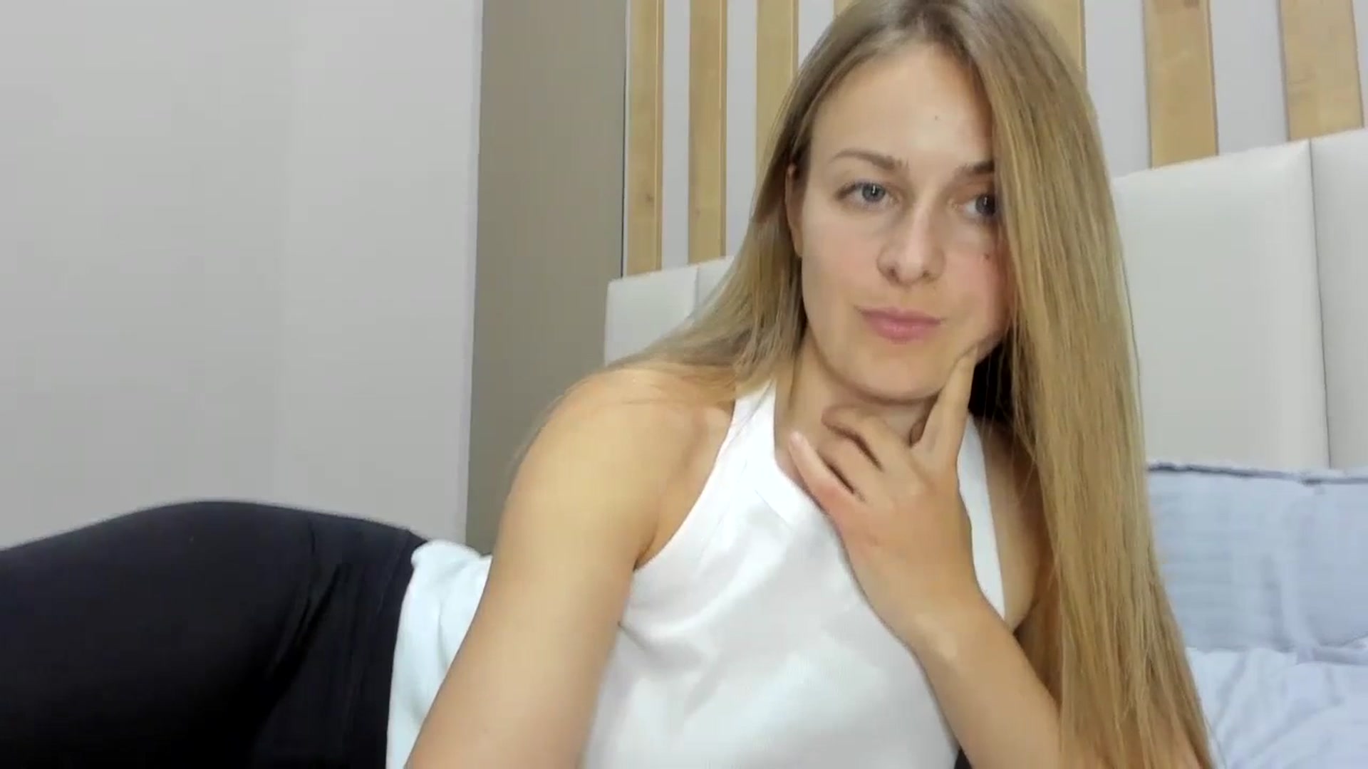 Gallery image thumbnail from regular_girl's myfreecams stream on, 03/20/2024, 17:45 image 15 of 20