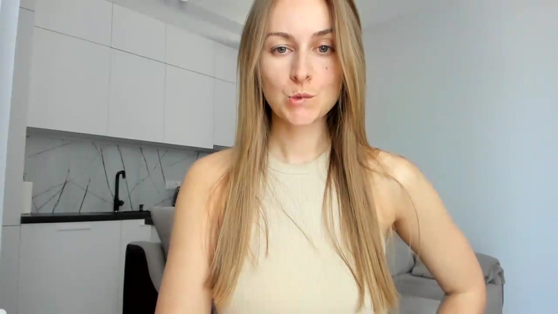 Gallery image thumbnail from regular_girl's myfreecams stream on, 03/25/2024, 12:17 image 2 of 20
