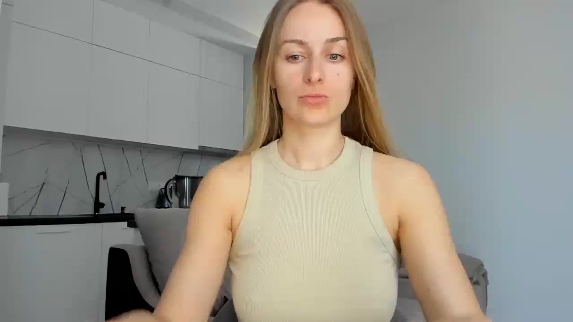 Gallery image thumbnail from regular_girl's myfreecams stream on, 03/25/2024, 12:17 image 8 of 20