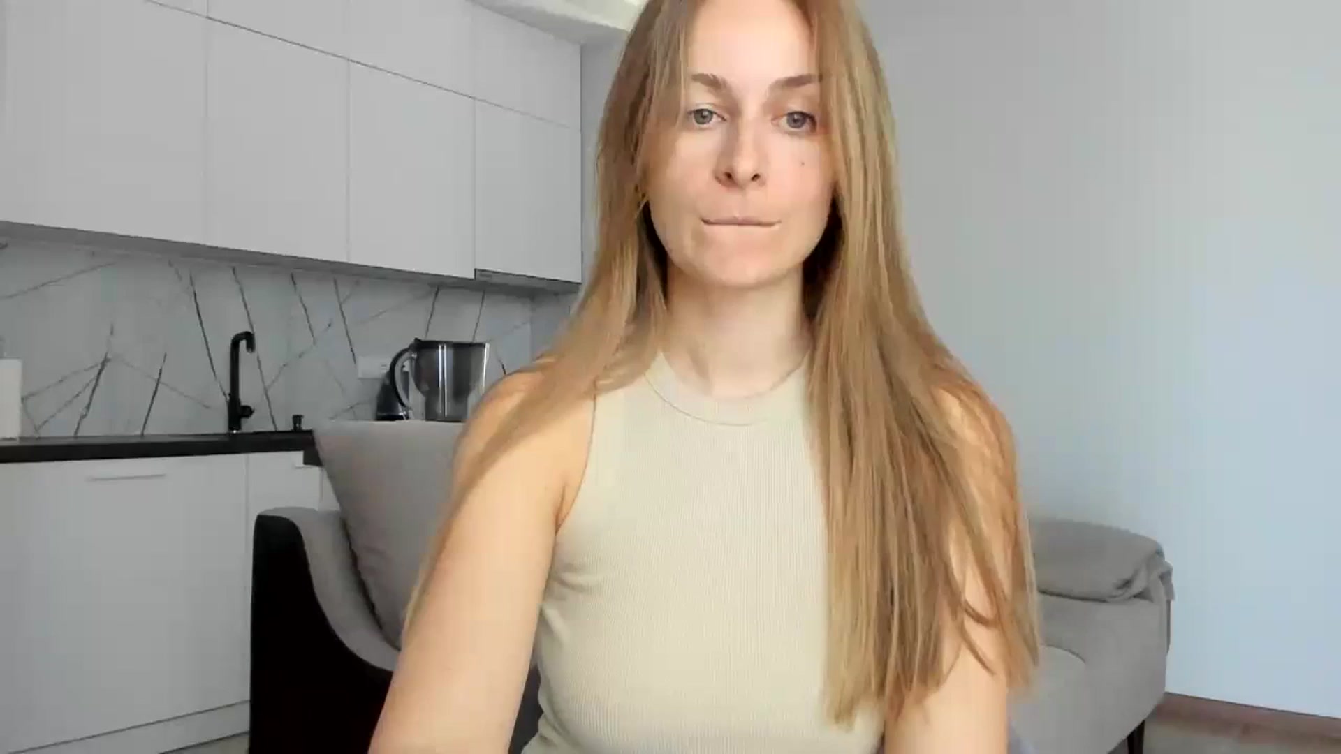 Gallery image thumbnail from regular_girl's myfreecams stream on, 03/25/2024, 12:17 image 14 of 20