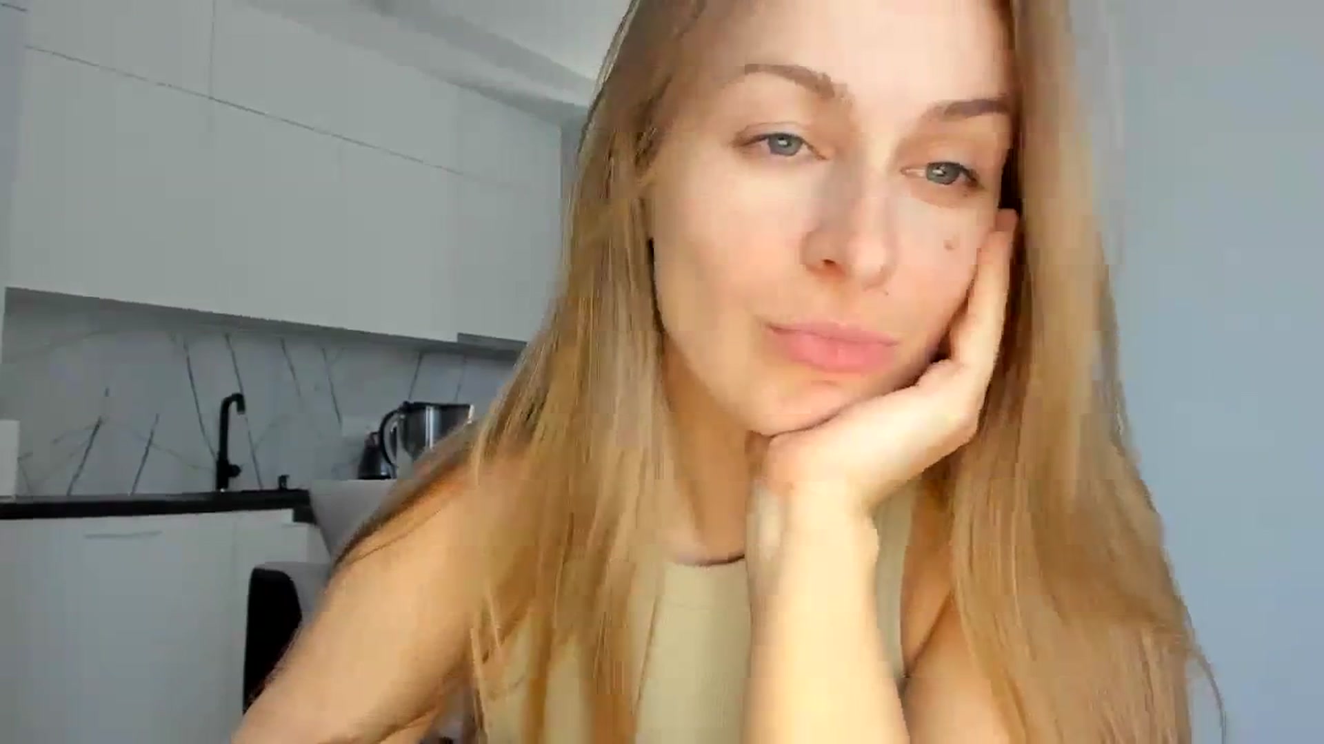 Gallery image thumbnail from regular_girl's myfreecams stream on, 03/25/2024, 12:17 image 9 of 20