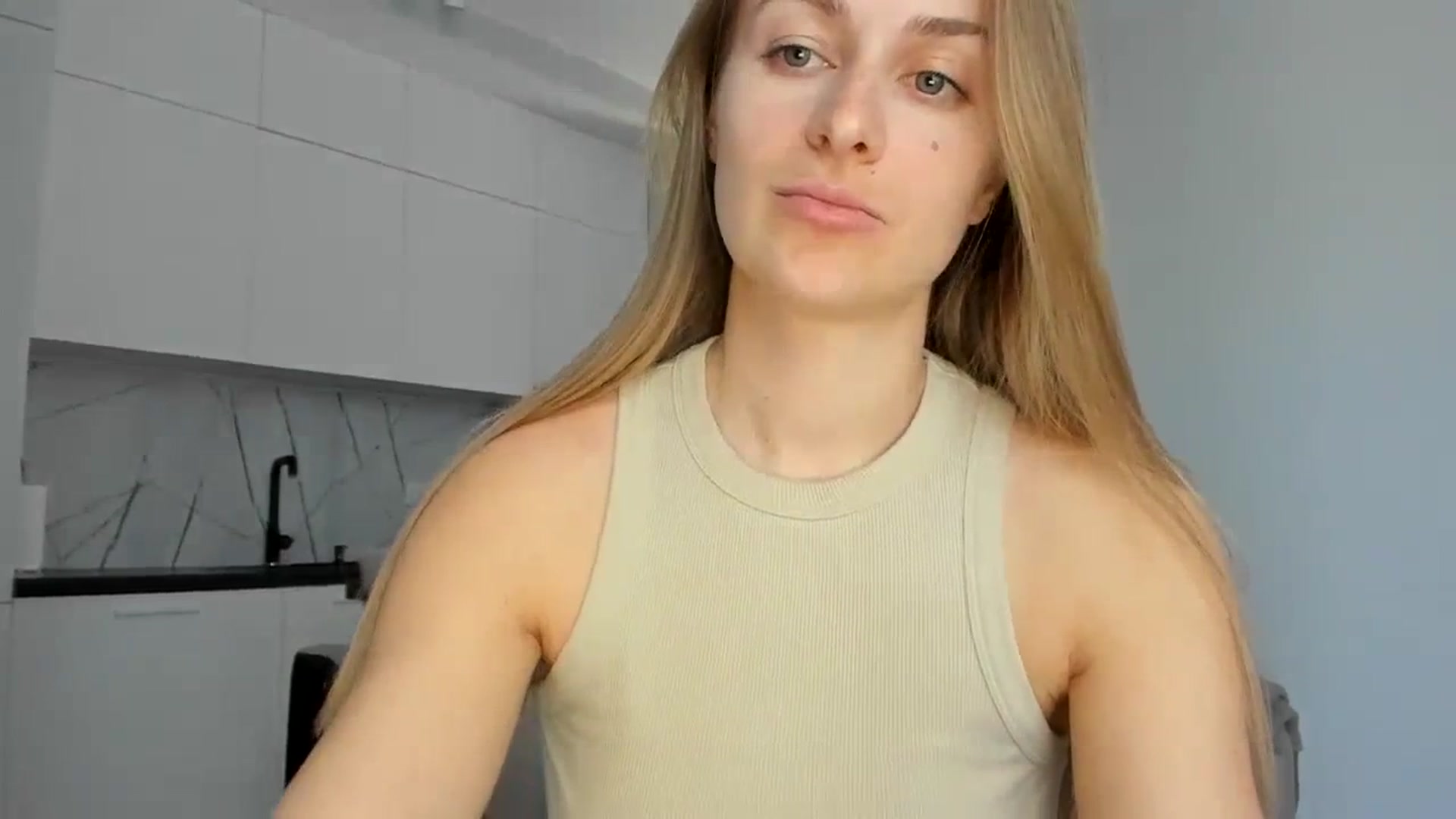 Gallery image thumbnail from regular_girl's myfreecams stream on, 03/25/2024, 12:17 image 17 of 20