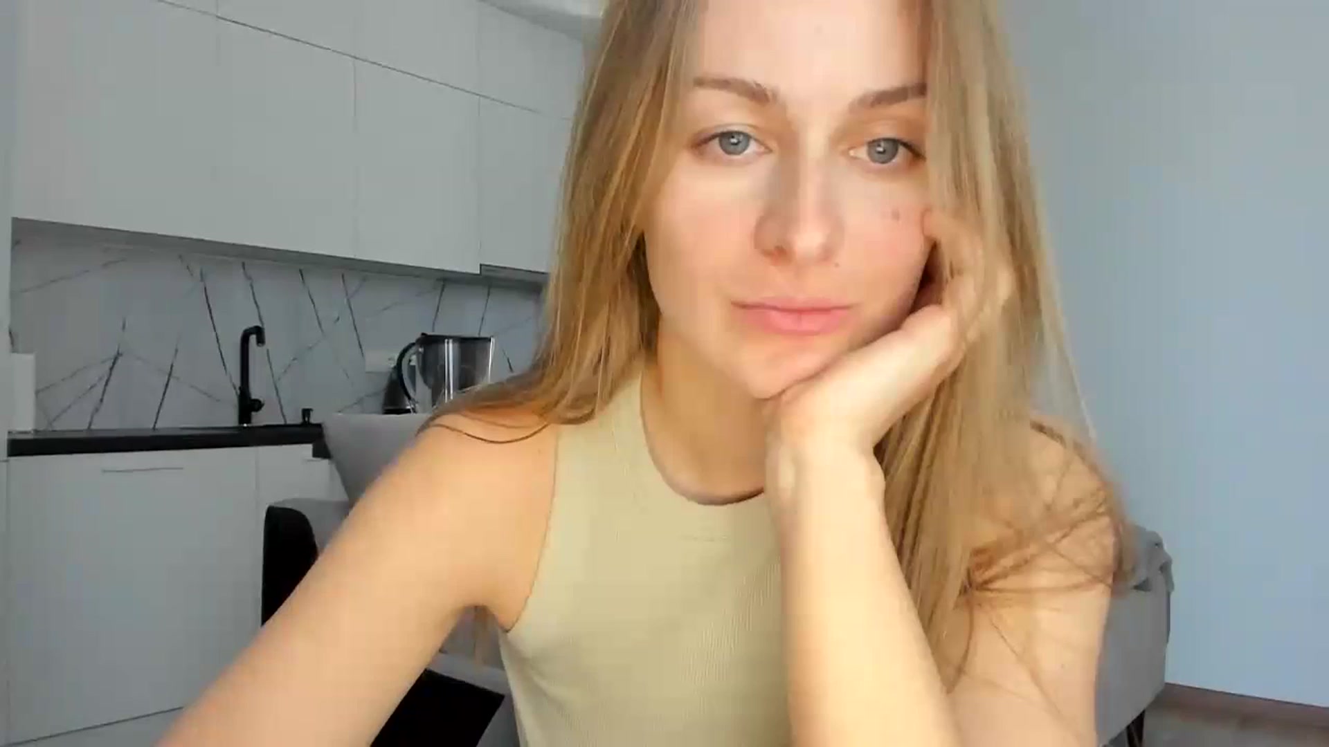 Gallery image thumbnail from regular_girl's myfreecams stream on, 03/25/2024, 12:17 image 16 of 20