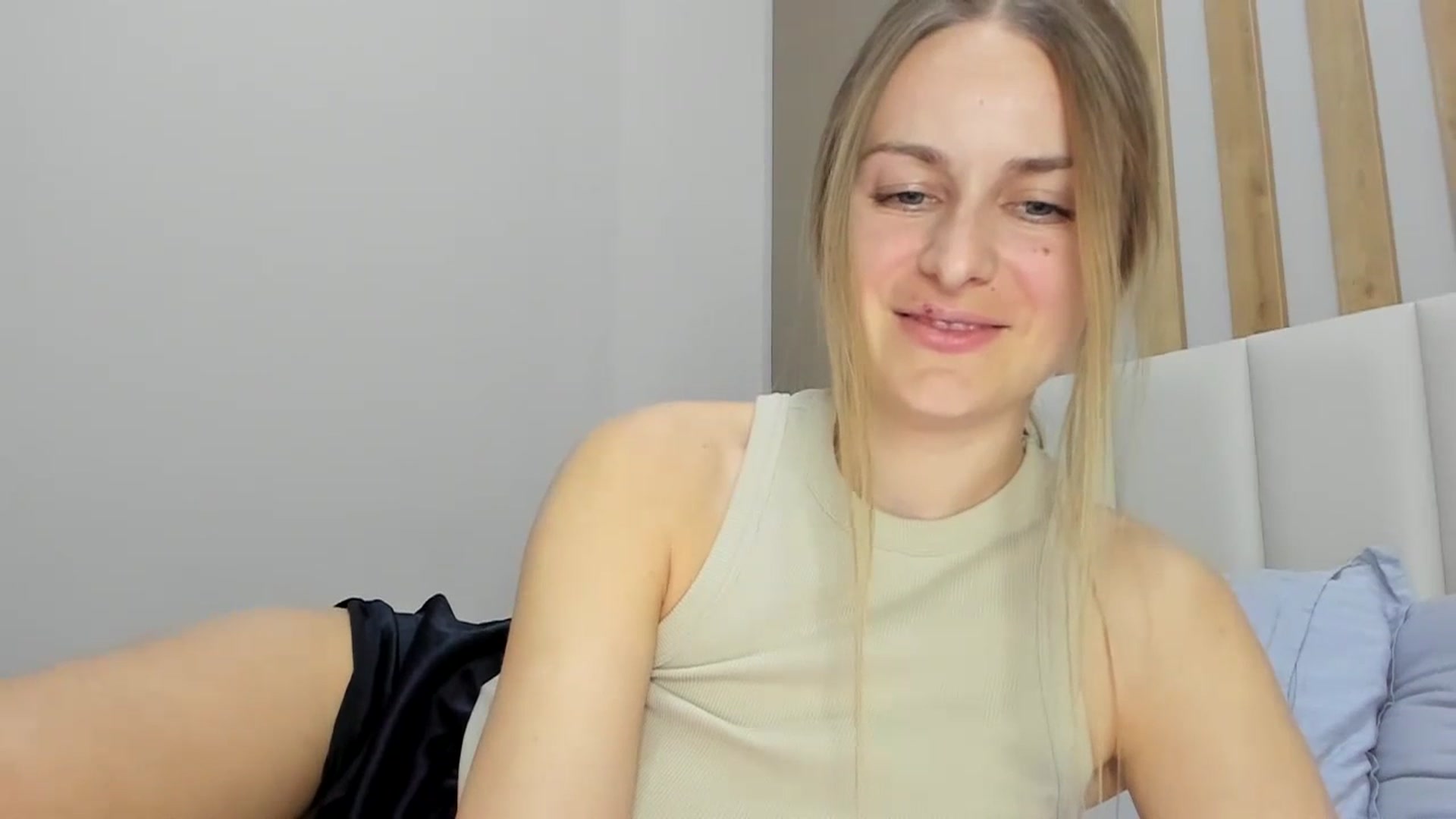 Gallery image thumbnail from regular_girl's myfreecams stream on, 03/30/2024, 19:42 image 3 of 20