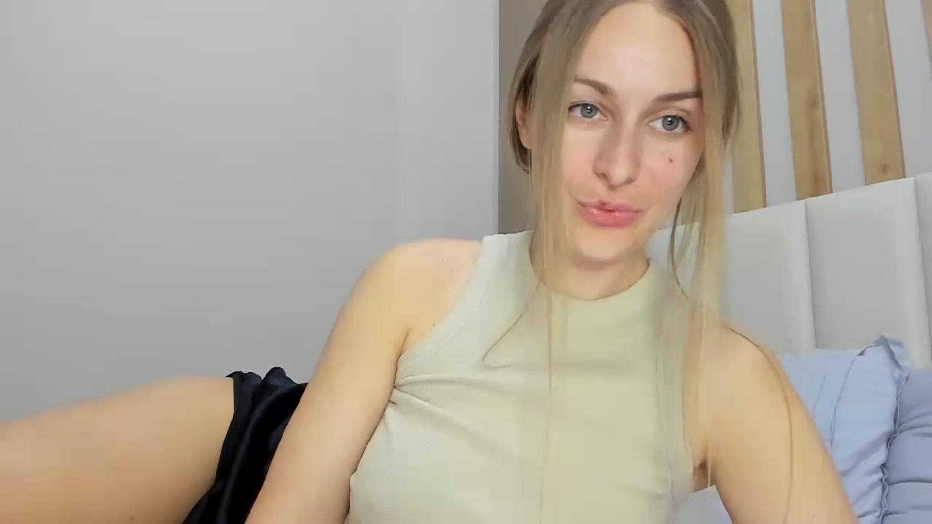 Gallery image thumbnail from regular_girl's myfreecams stream on, 03/30/2024, 19:42 image 2 of 20