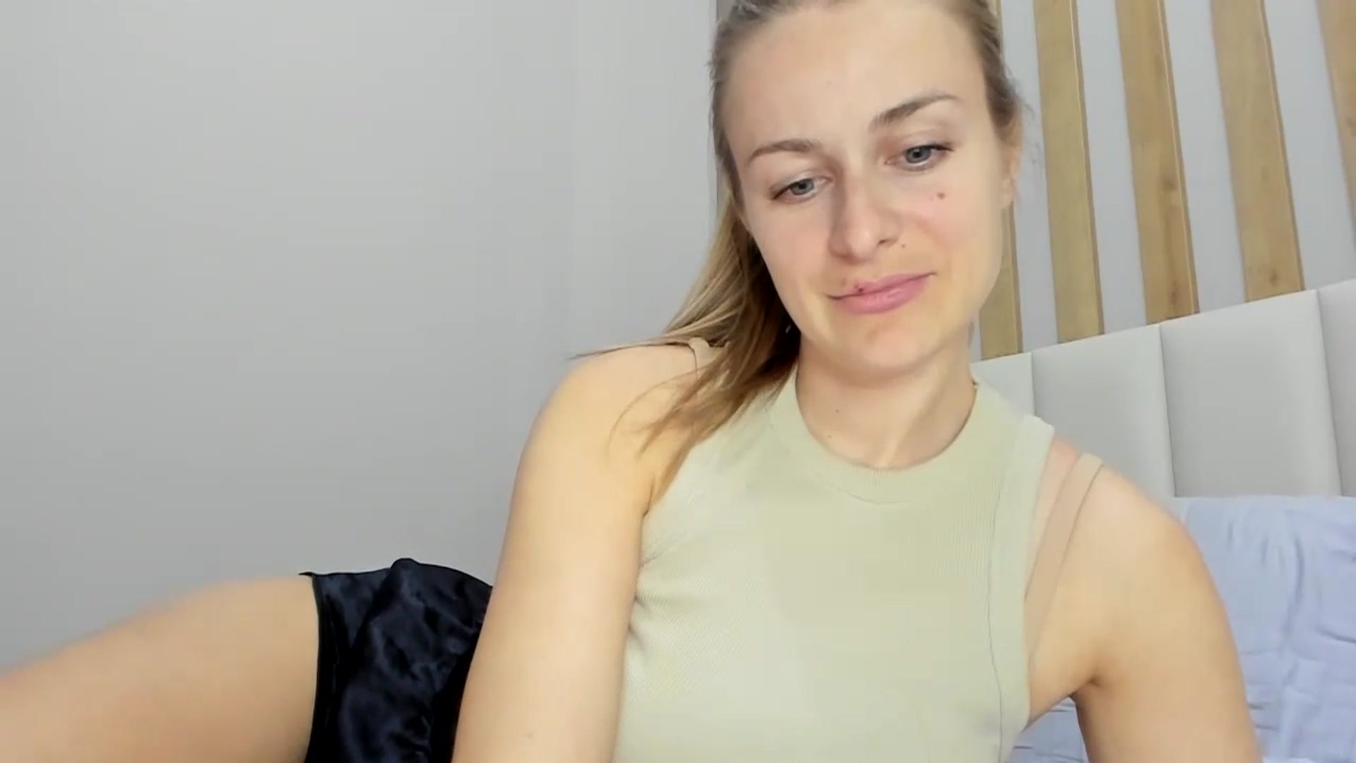Gallery image thumbnail from regular_girl's myfreecams stream on, 03/31/2024, 16:15 image 2 of 20