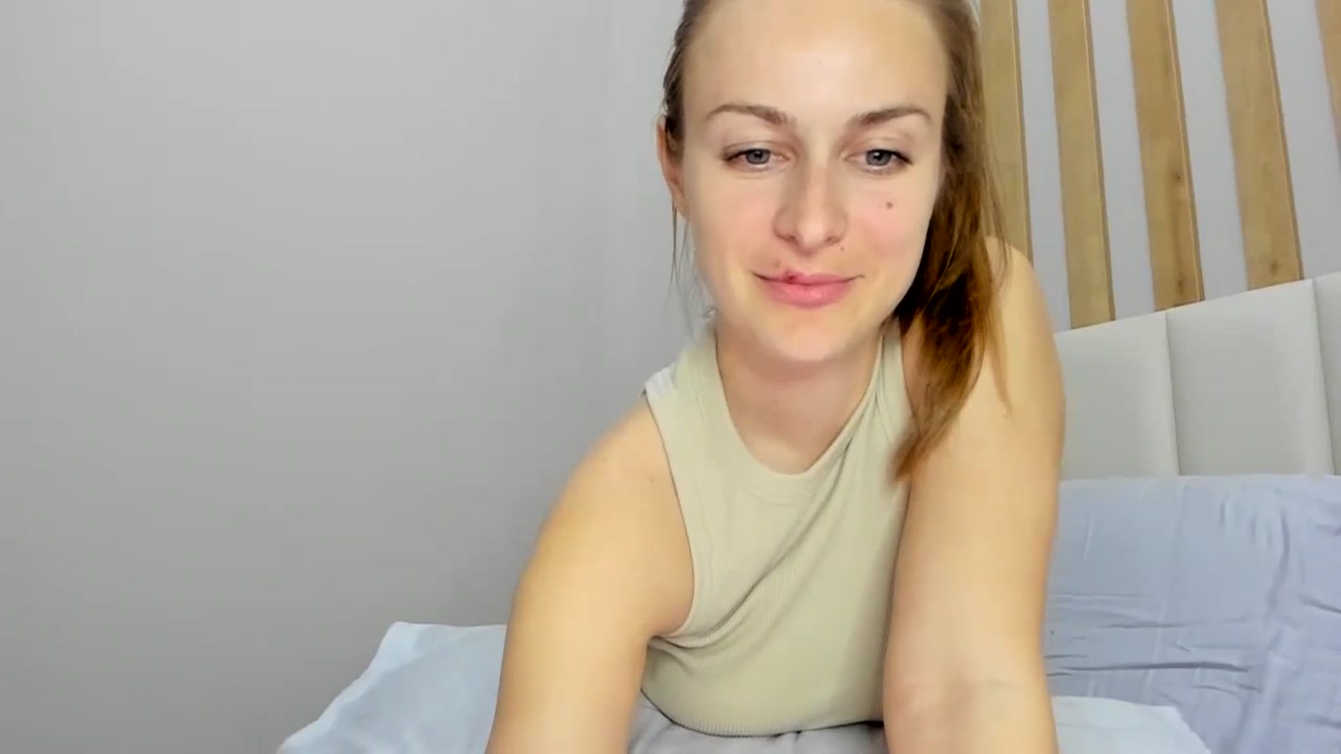 Gallery image thumbnail from regular_girl's myfreecams stream on, 03/31/2024, 16:15 image 5 of 20