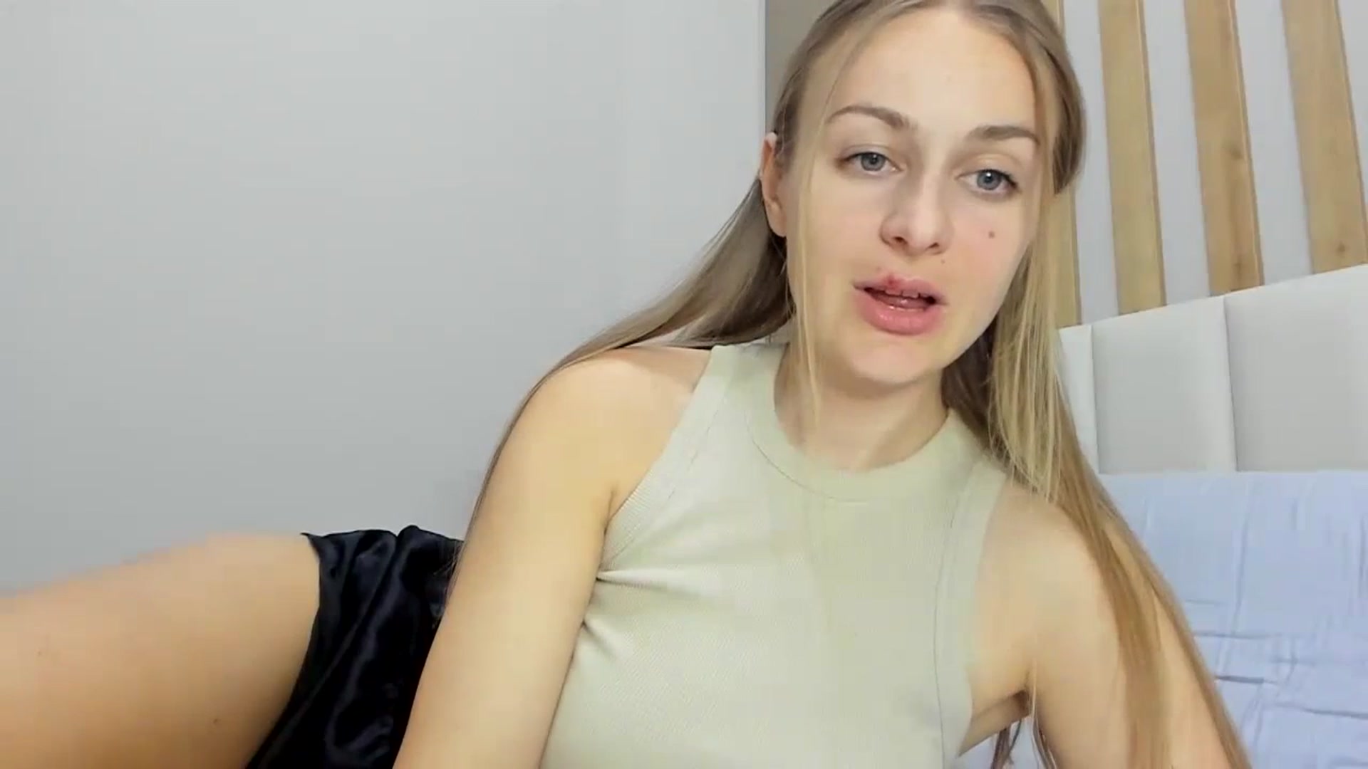 Gallery image thumbnail from regular_girl's myfreecams stream on, 03/31/2024, 16:15 image 13 of 20