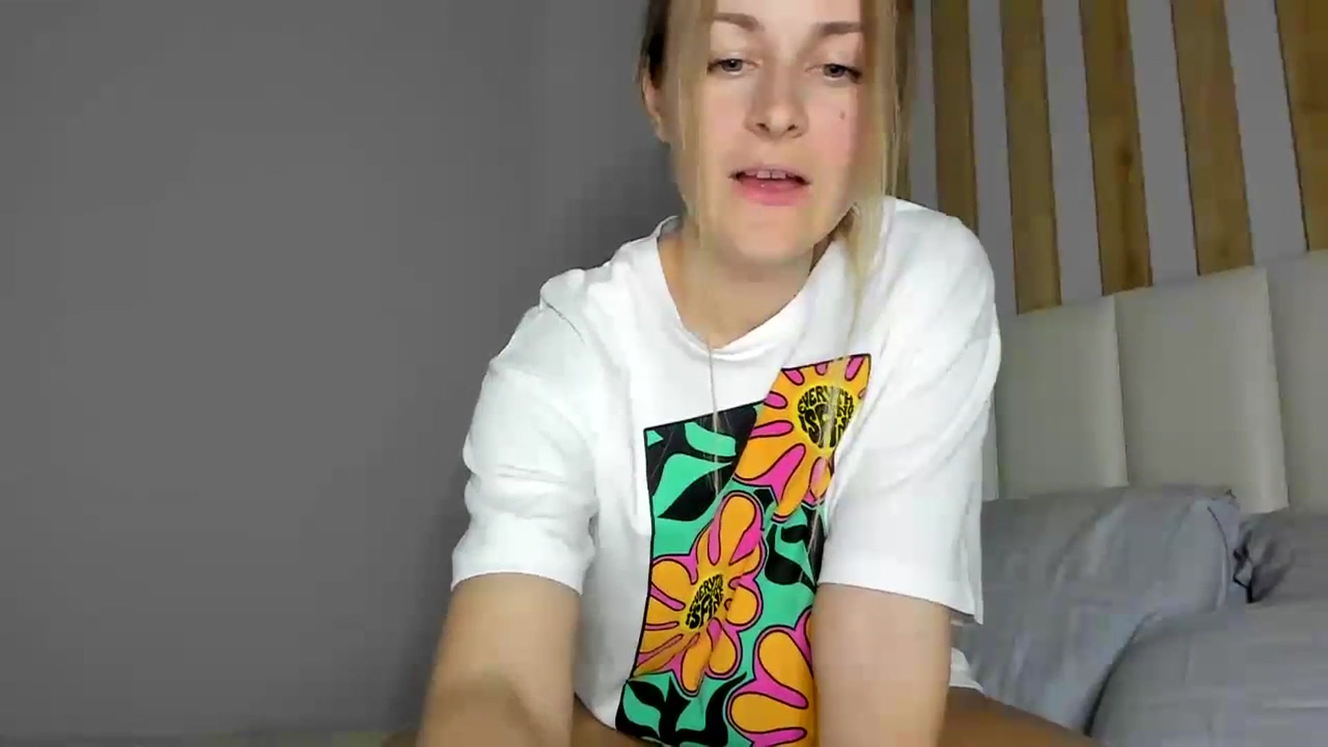 Gallery image thumbnail from regular_girl's myfreecams stream on, 04/13/2024, 19:59 image 9 of 20