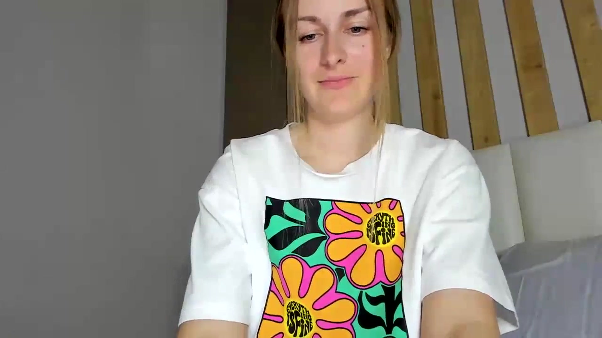 Gallery image thumbnail from regular_girl's myfreecams stream on, 04/13/2024, 19:59 image 10 of 20