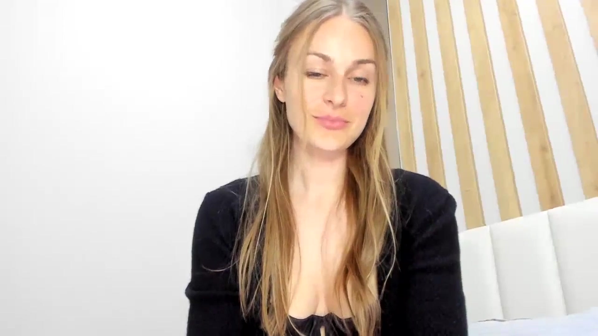 Gallery image thumbnail from regular_girl's myfreecams stream on, 04/15/2024, 18:56 image 3 of 20