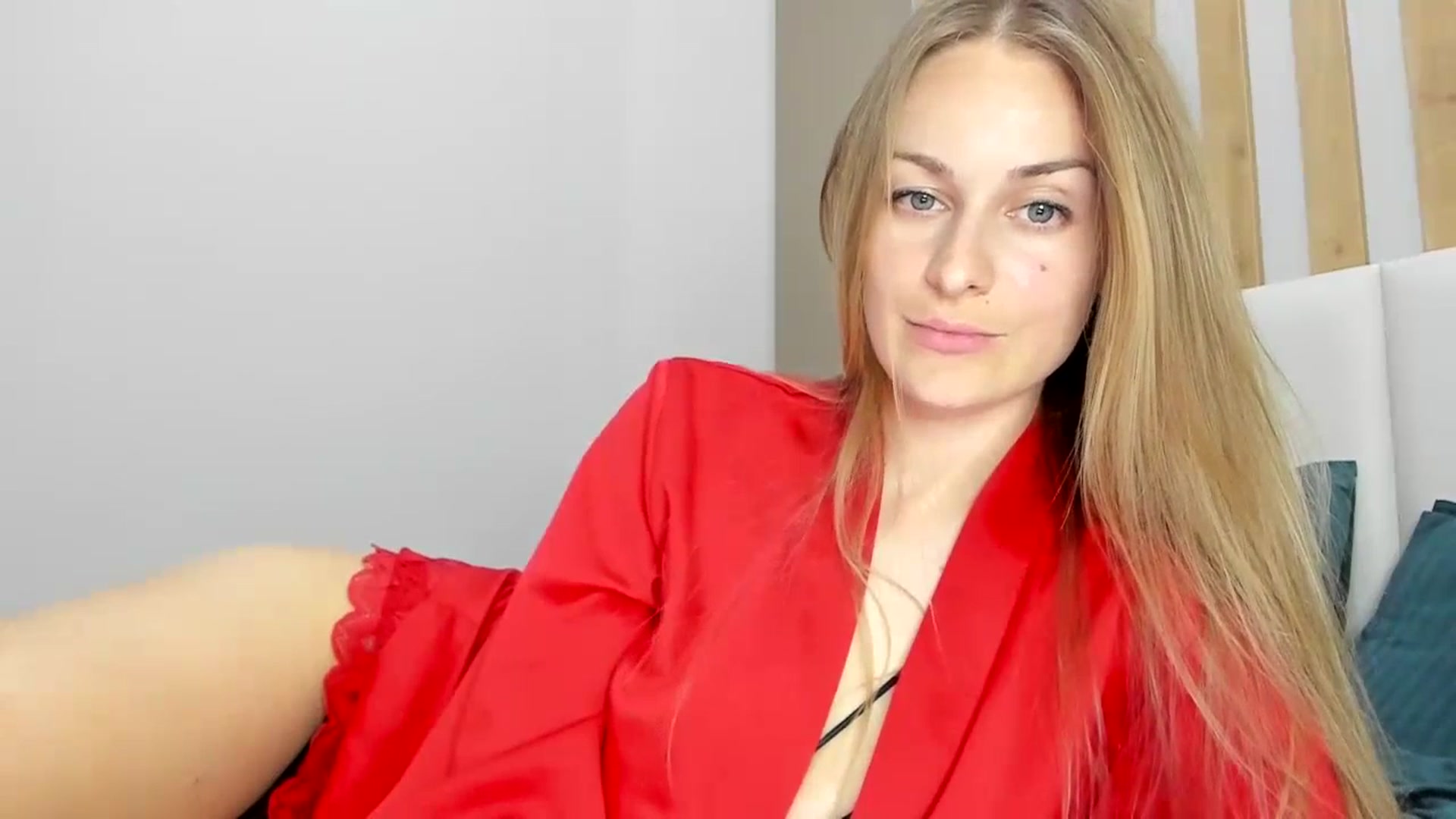 Gallery image thumbnail from regular_girl's myfreecams stream on, 04/28/2024, 18:19 image 6 of 20