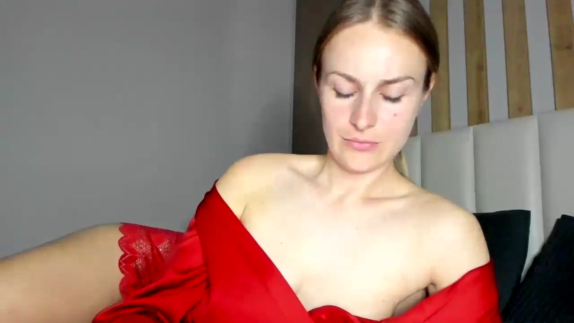 Gallery image thumbnail from regular_girl's myfreecams stream on, 04/28/2024, 19:33 image 3 of 20