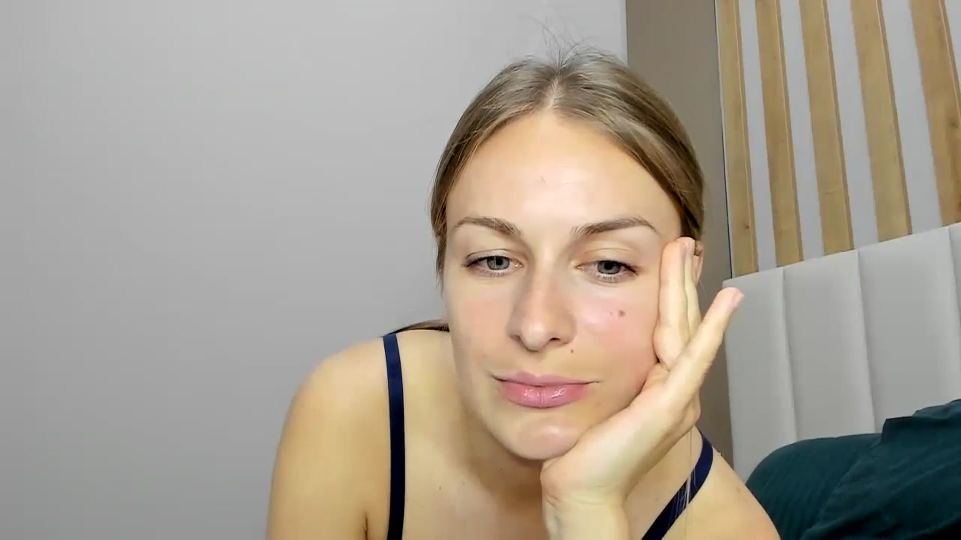 Gallery image thumbnail from regular_girl's myfreecams stream on, 05/04/2024, 19:22 image 9 of 20