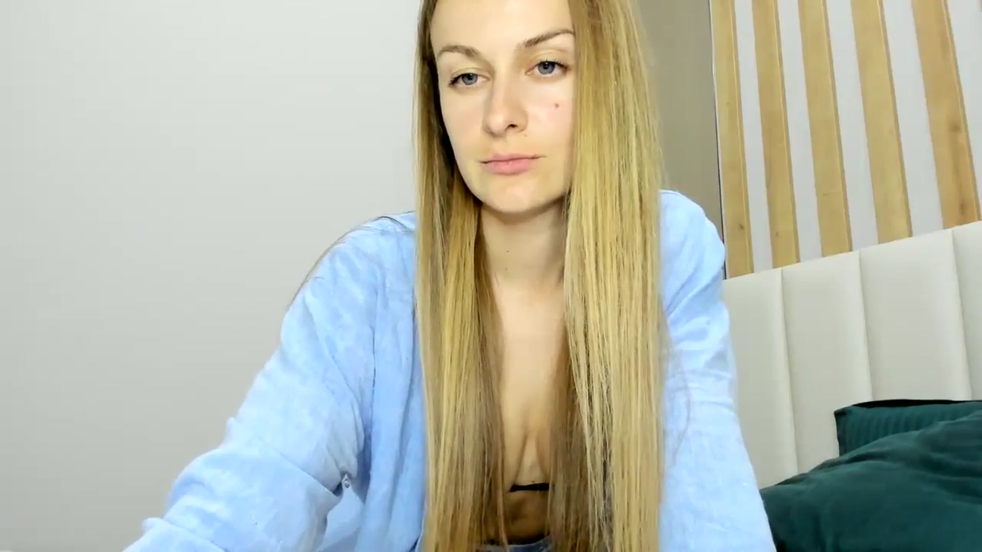 Gallery image thumbnail from regular_girl's myfreecams stream on, 05/14/2024, 15:59 image 6 of 20