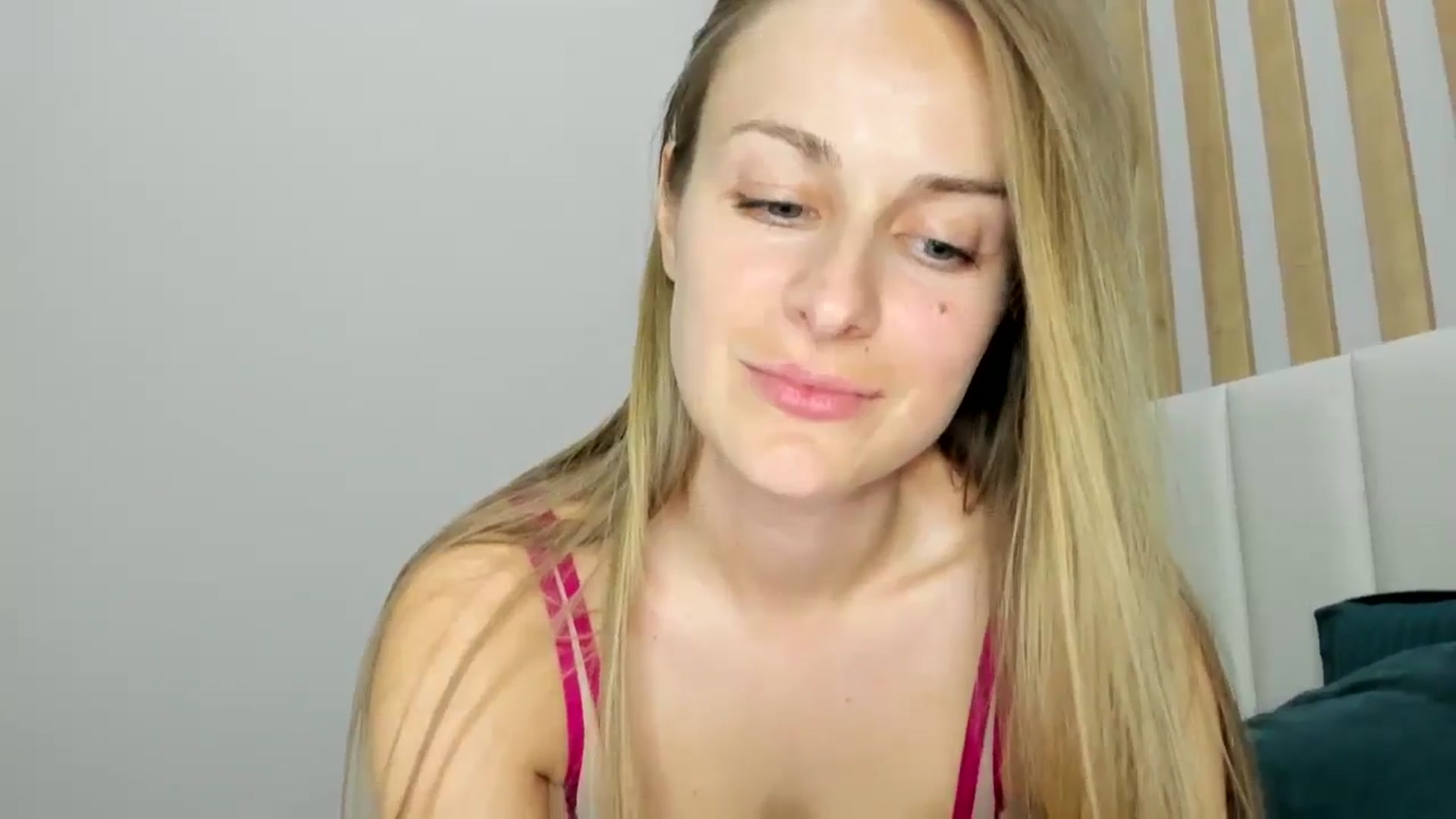 Gallery image thumbnail from regular_girl's myfreecams stream on, 05/14/2024, 16:16 image 20 of 20